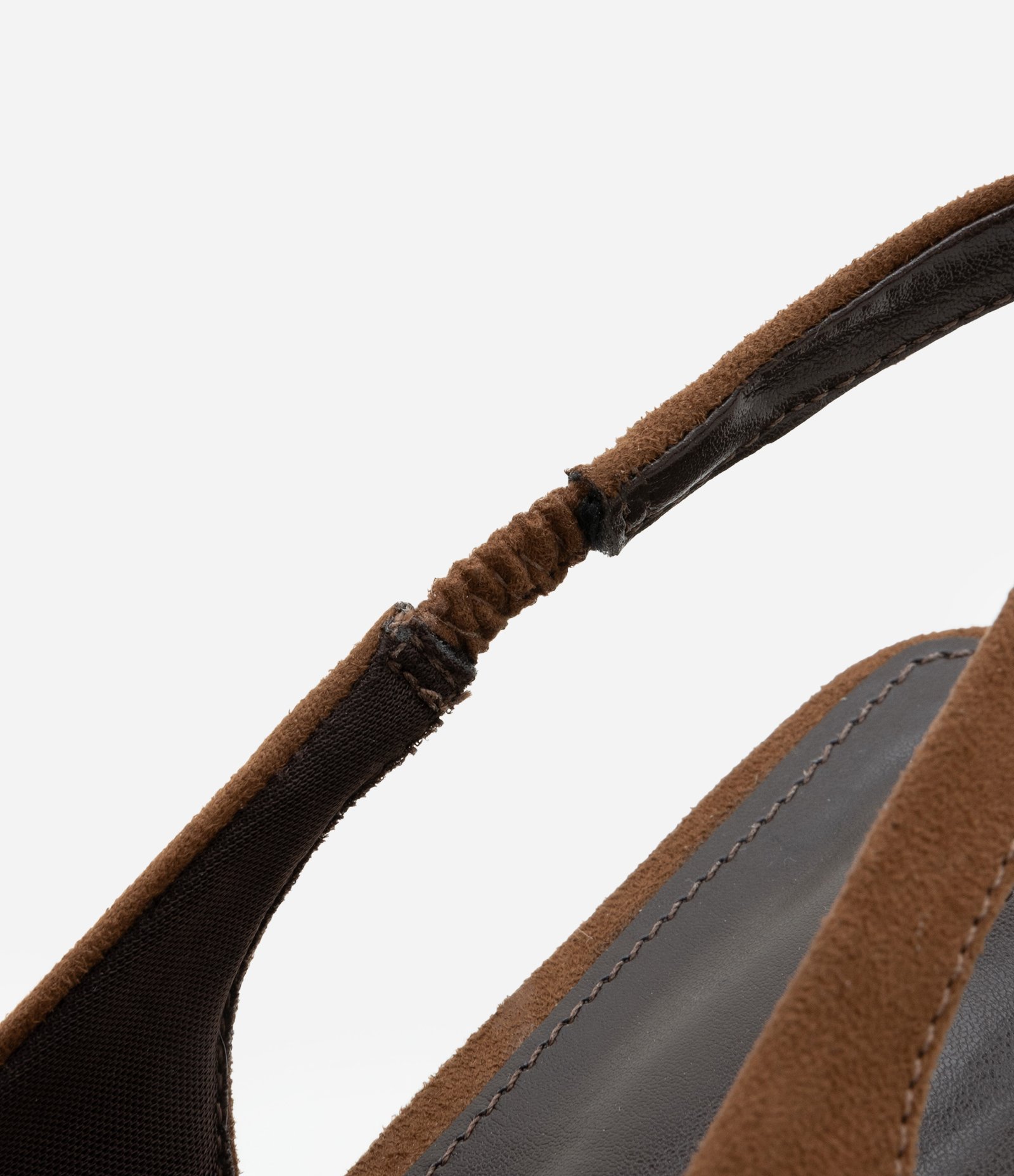 Sapato Scarpin Slingback com Bico Fino Marrom 4