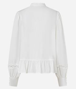 Camisa em Cambraia com Gola Padre e Rendas nos Recortes