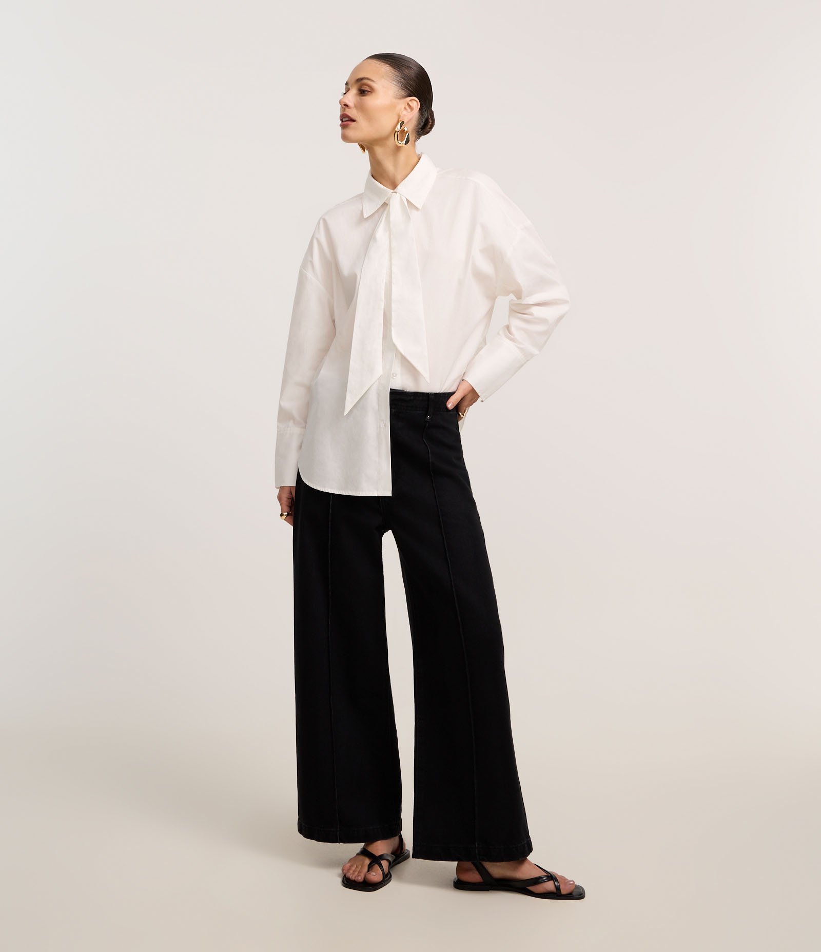 Camisa em Tricoline com Gola Laço e Branco 2