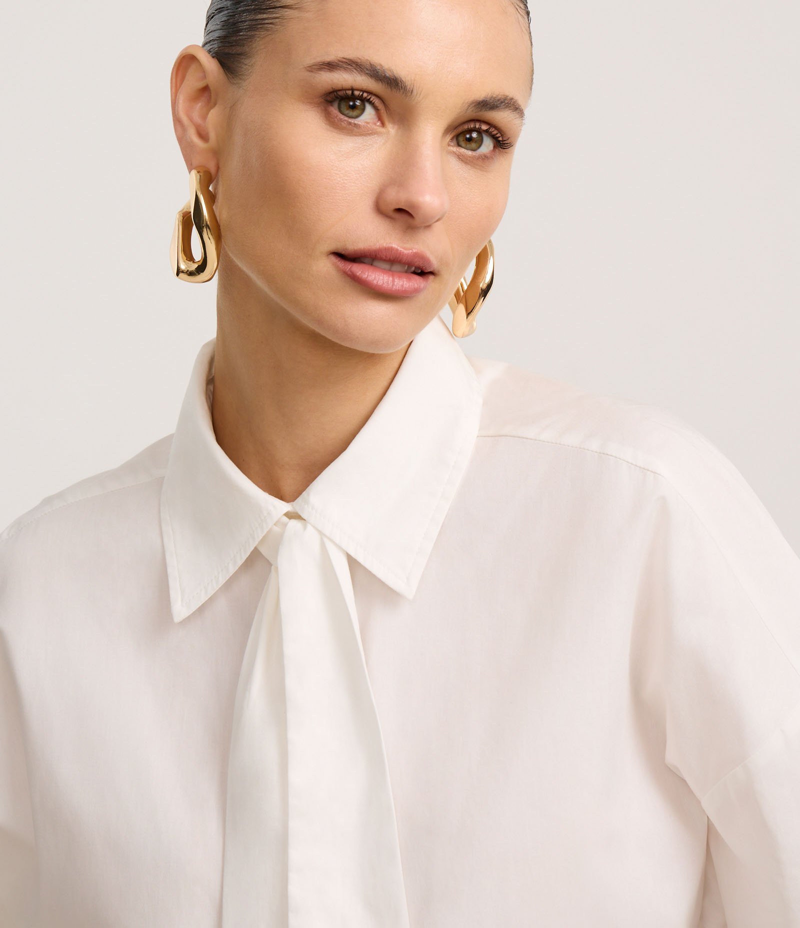 Camisa em Tricoline com Gola Laço e Branco 3