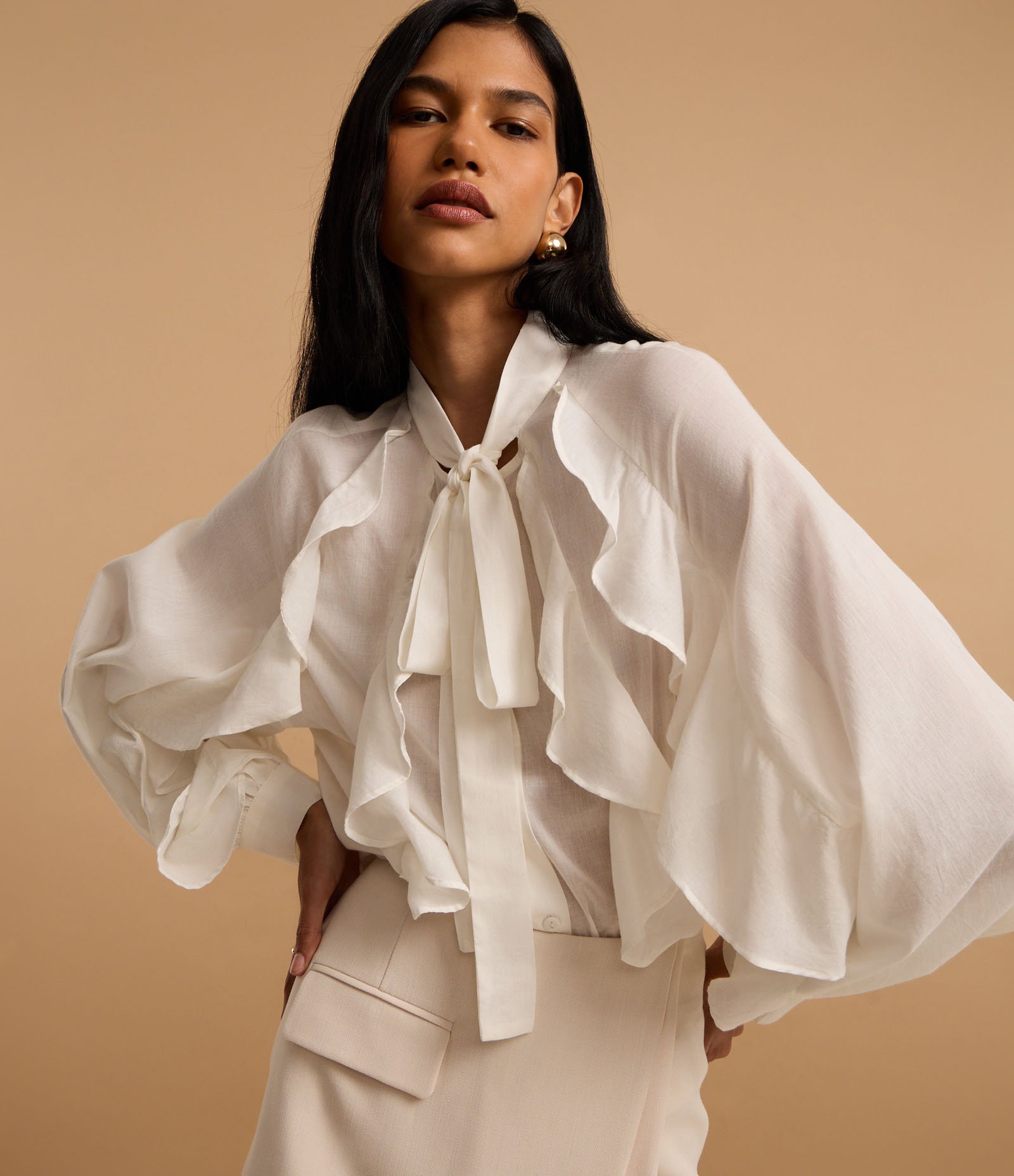 Camisa em Voal com Gola Laço e Babados Jabô Off White 7