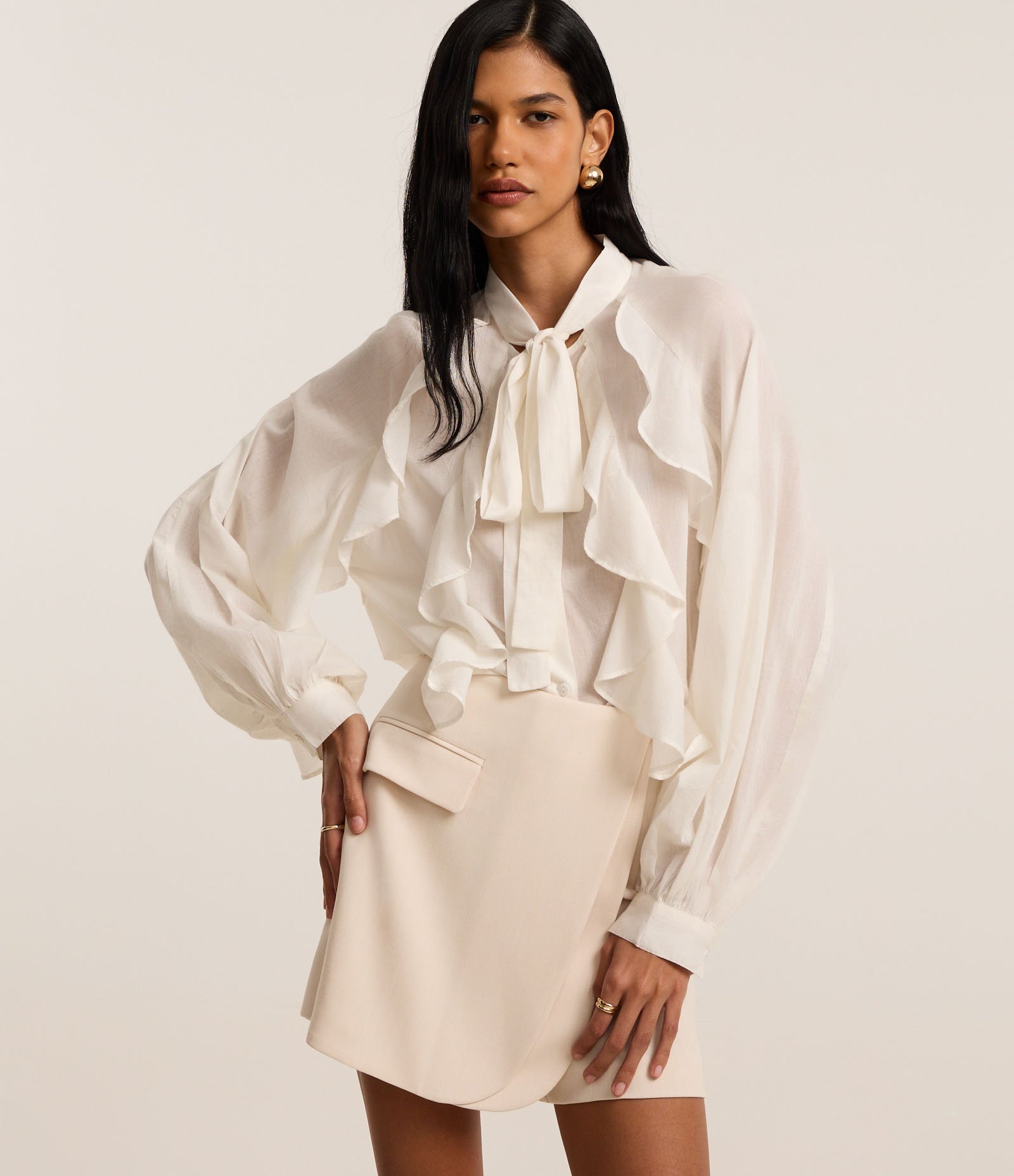 Camisa em Voal com Gola Laço e Babados Jabô Off White 1