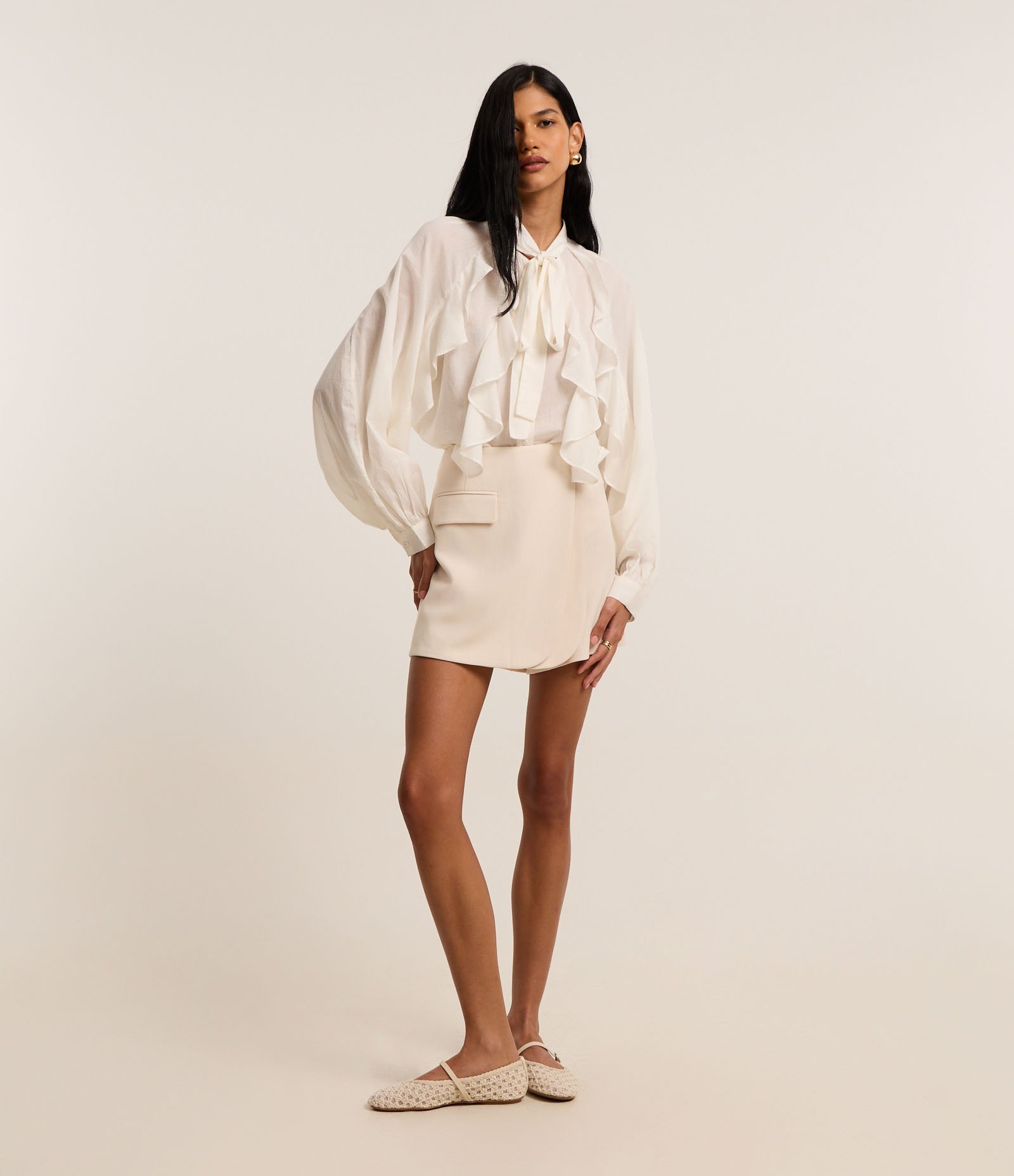 Camisa em Voal com Gola Laço e Babados Jabô Off White 2