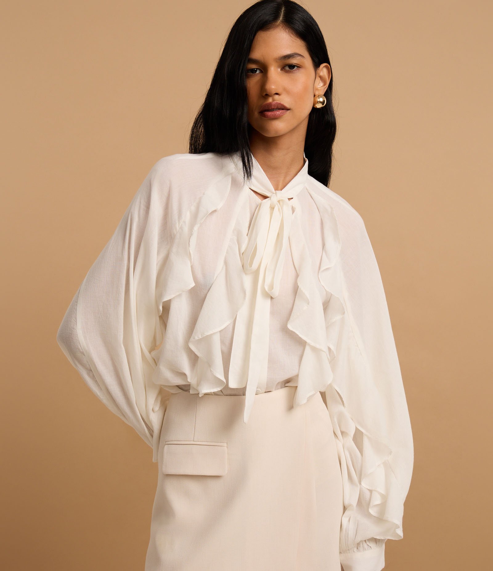 Camisa em Voal com Gola Laço e Babados Jabô Off White 6