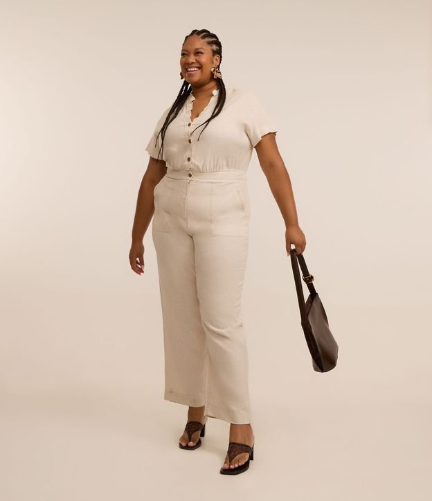 Macacão com Linho e Botões Contrastantes Curve & Plus Size