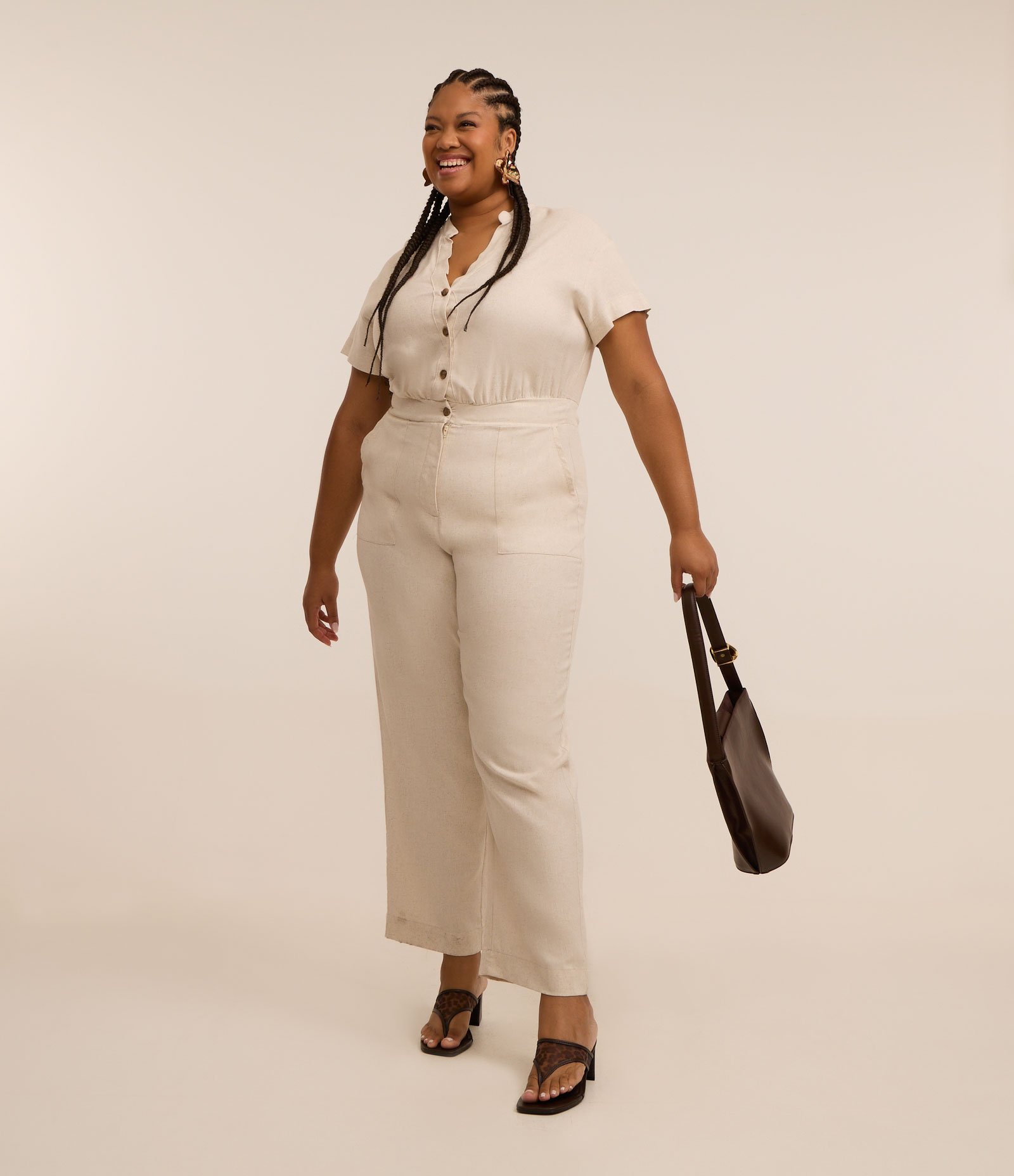 Macacão com Linho e Botões Contrastantes Curve & Plus Size Off White 1