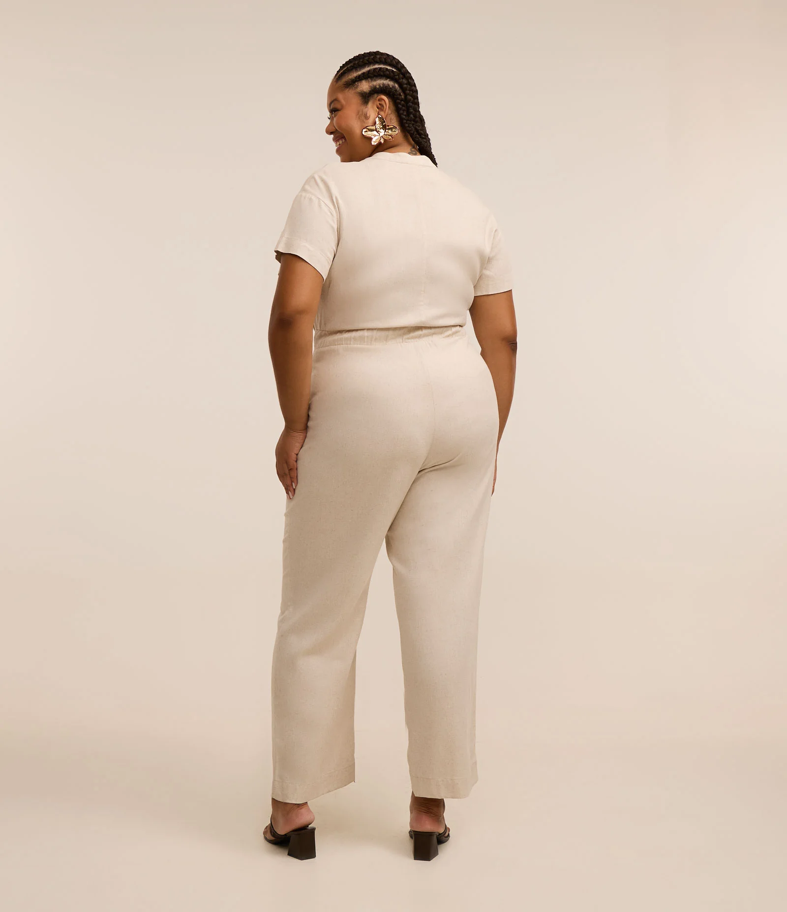 Macacão com Linho e Botões Contrastantes Curve & Plus Size Off White 2