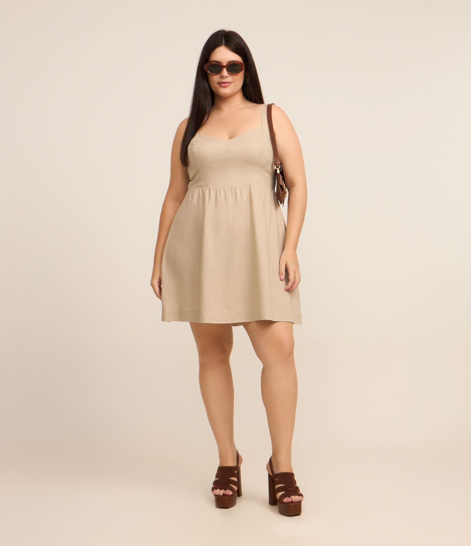 Vestido Curto com Linho e Alça Média Curve & Plus Size Bege 2