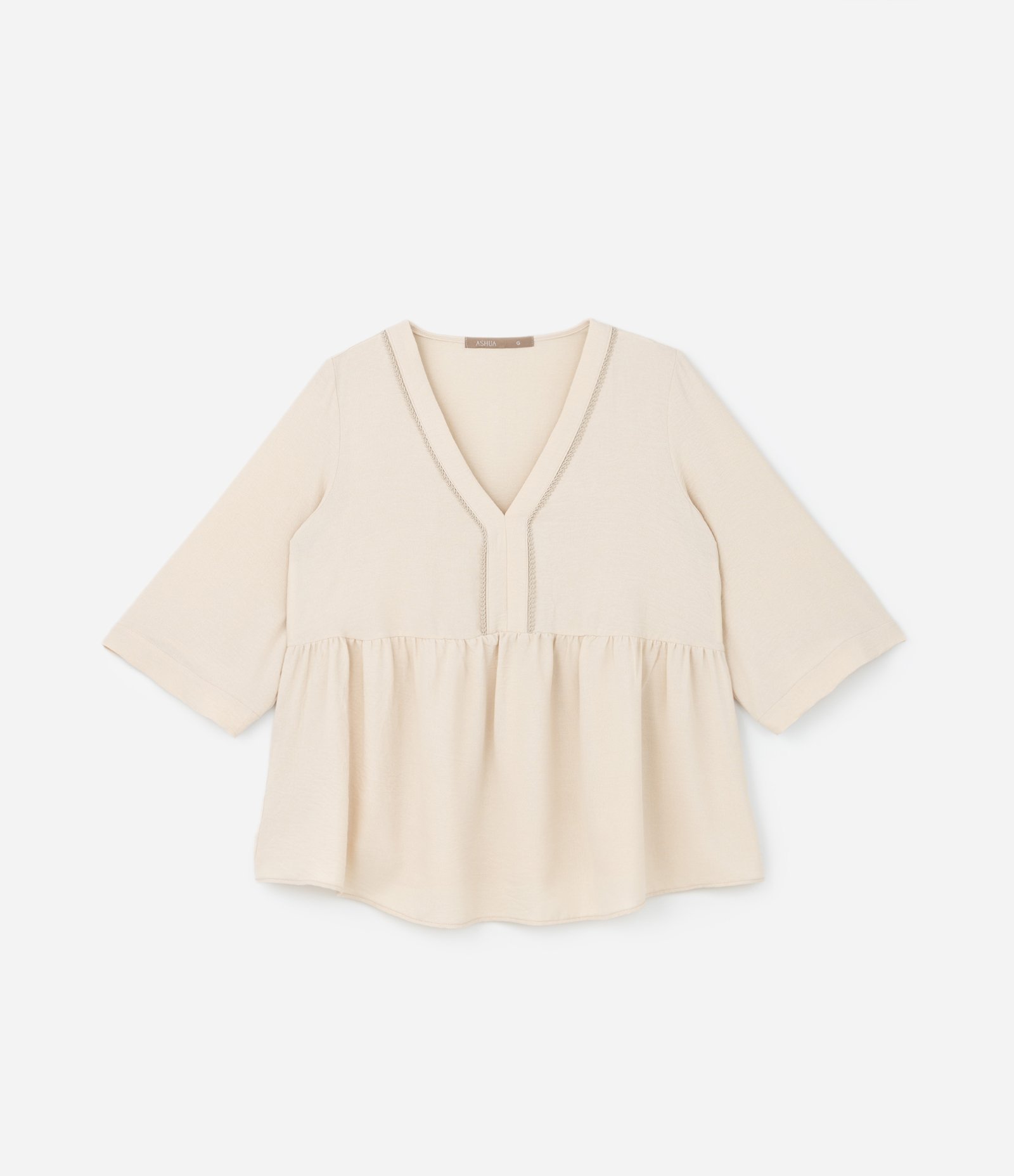 Blusa em Crepe com Detalhes e Manga 3/4 Curve & Plus Size Bege 5