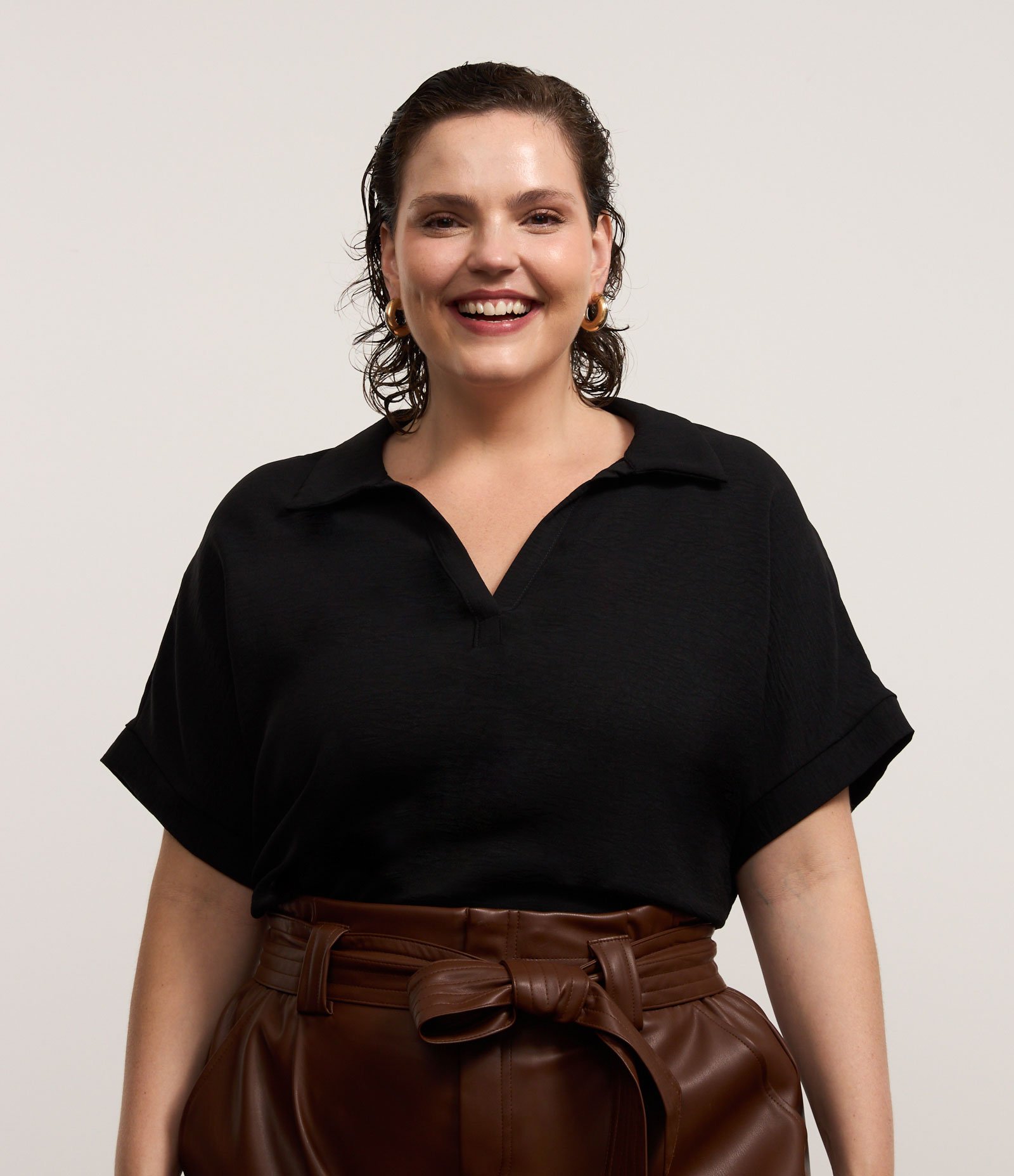 Camisa Crepe Airflow com Manga Dobradinha Curve & Plus Size Preto 1