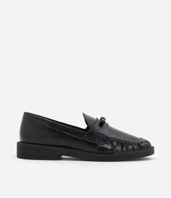 Sapato Loafer em PU com Preguinhas no Bico e Detalhe de Lacinho