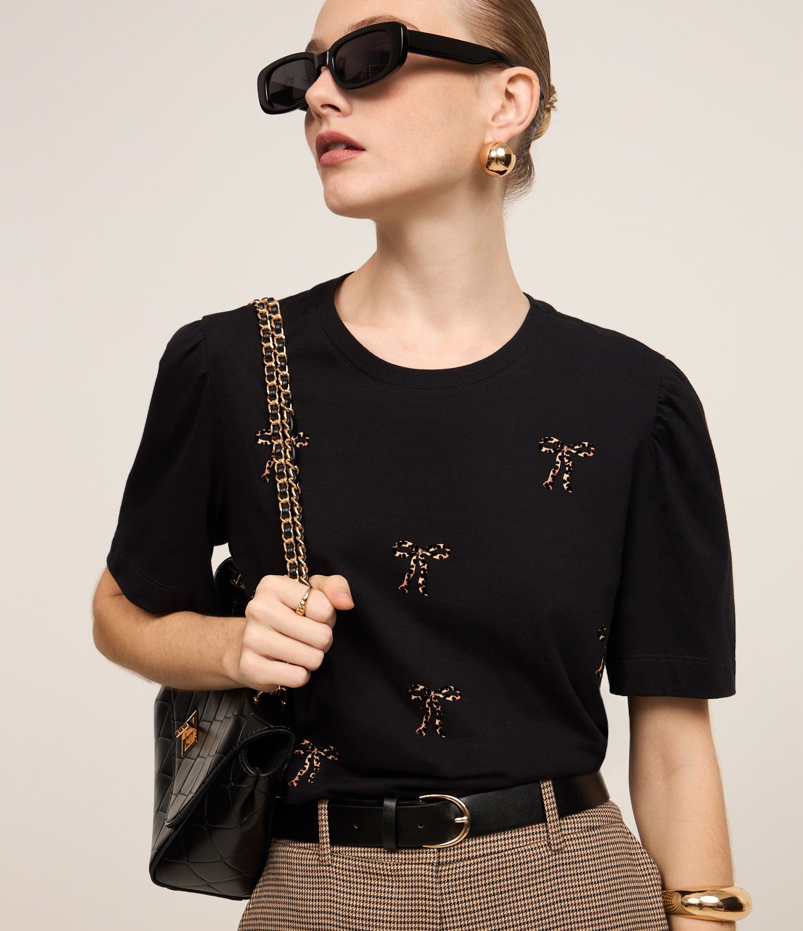 Blusa em Algodão com Laços Estampados de Onça Preto 1