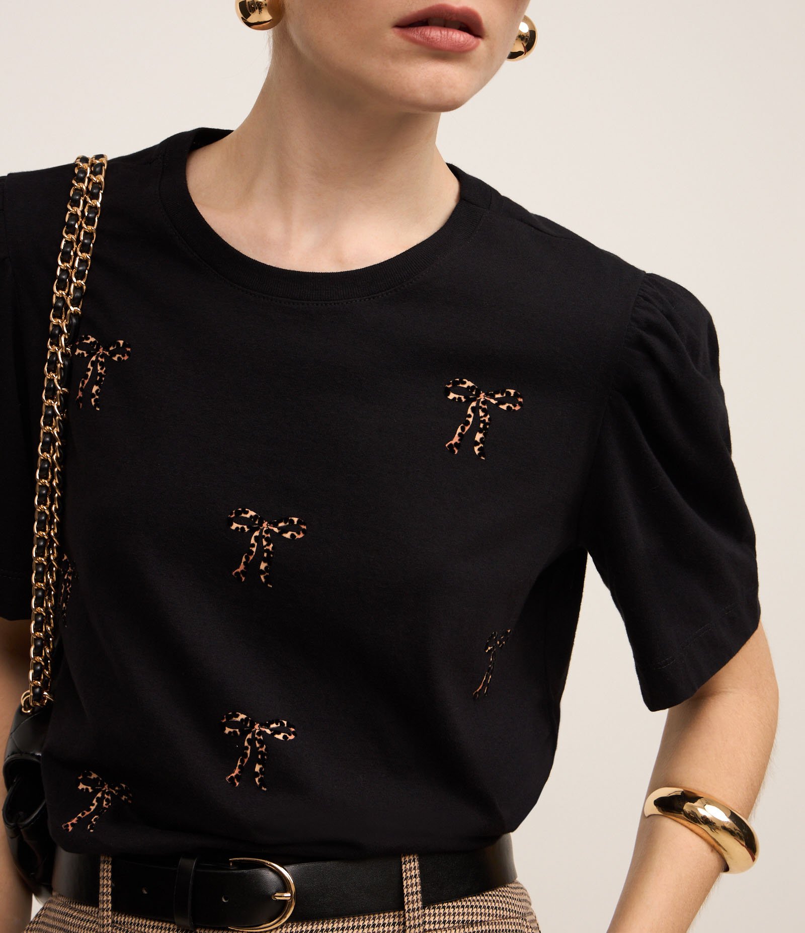 Blusa em Algodão com Laços Estampados de Onça Preto 3