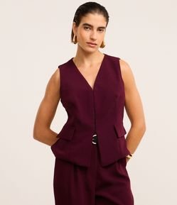 Colete em Crepe com Fechamento Simples e Lapelas