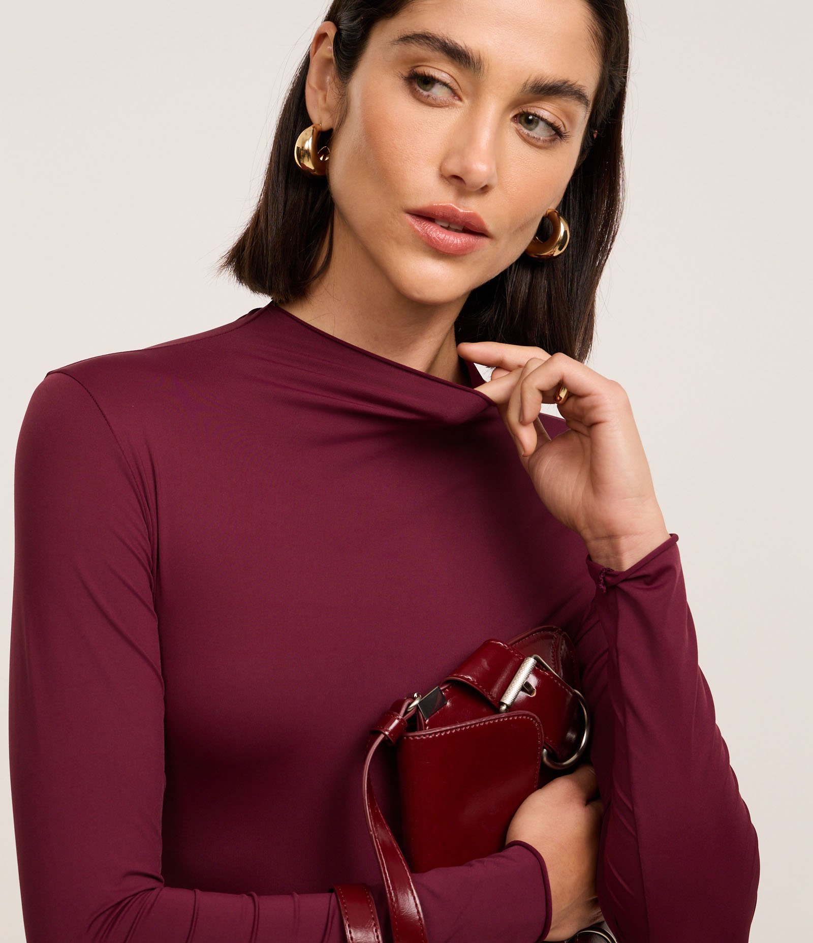 Blusa em Microfibra de Corte a Fio com Gola Alta Vermelho 3