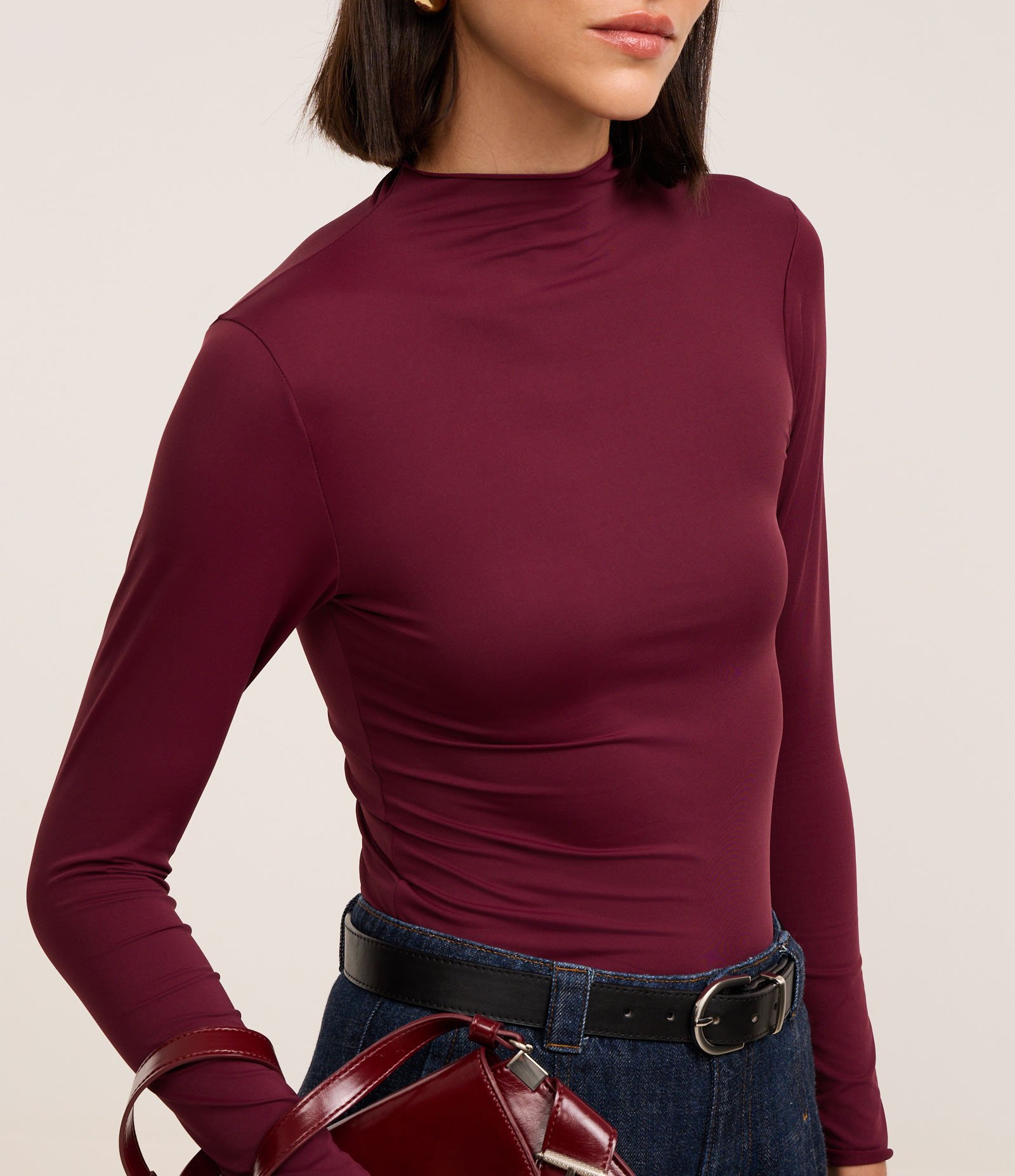 Blusa em Microfibra de Corte a Fio com Gola Alta Vermelho 4