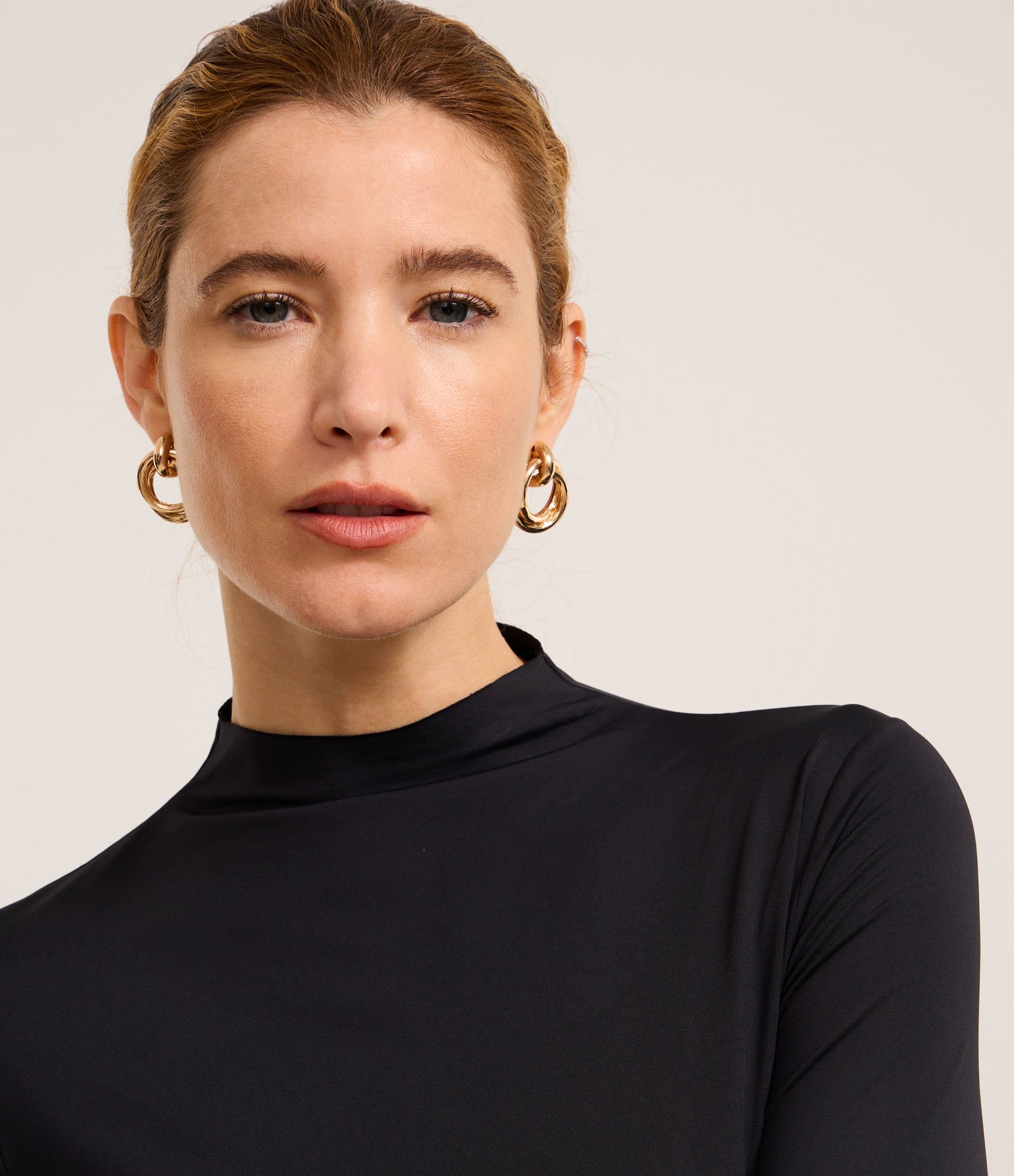 Blusa em Microfibra de Corte a Fio com Gola Alta Preto 4