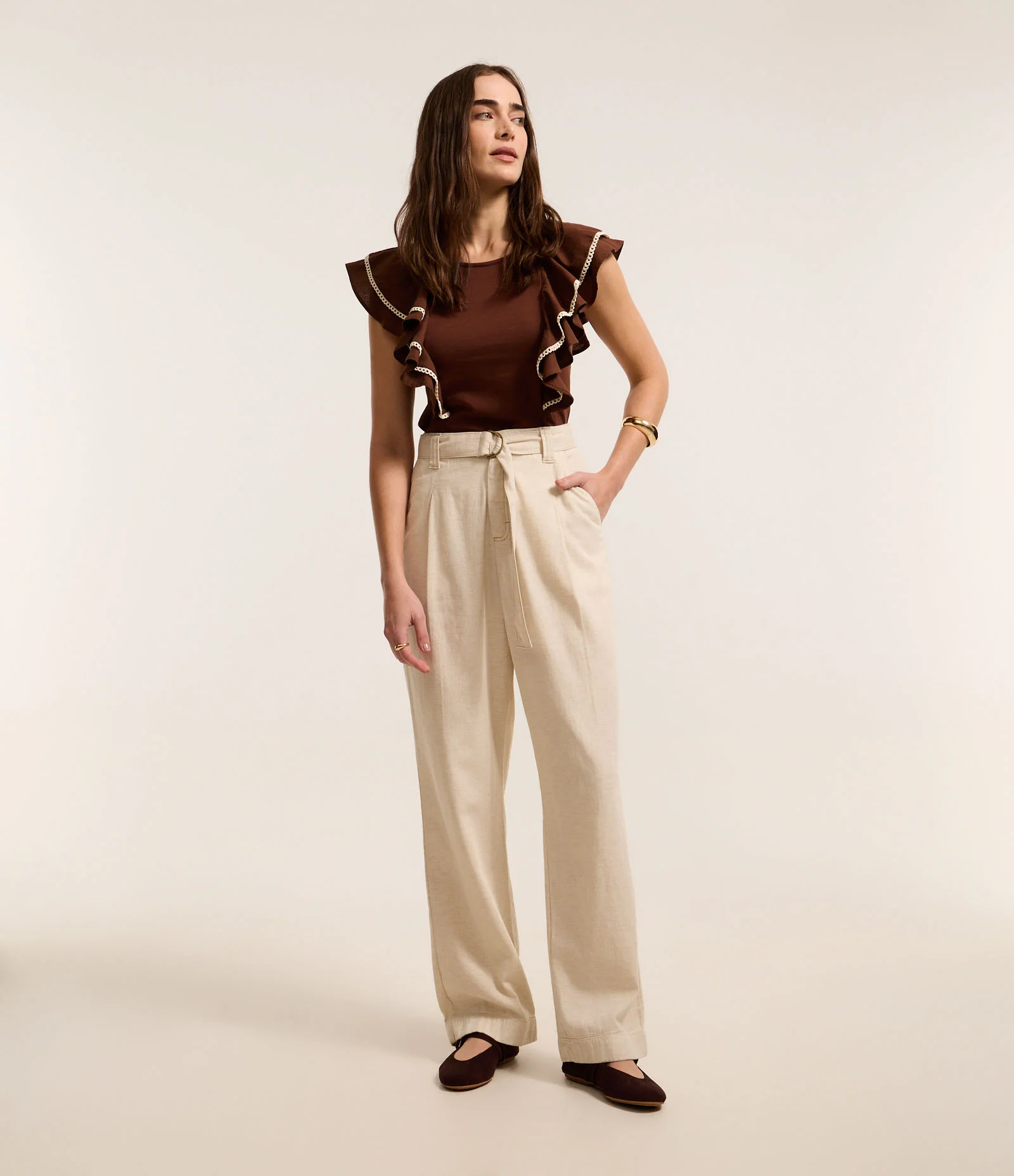 Calça Reta Comfort em Sarja com Cinto Diferenciado e Cintura Alta Bege 1