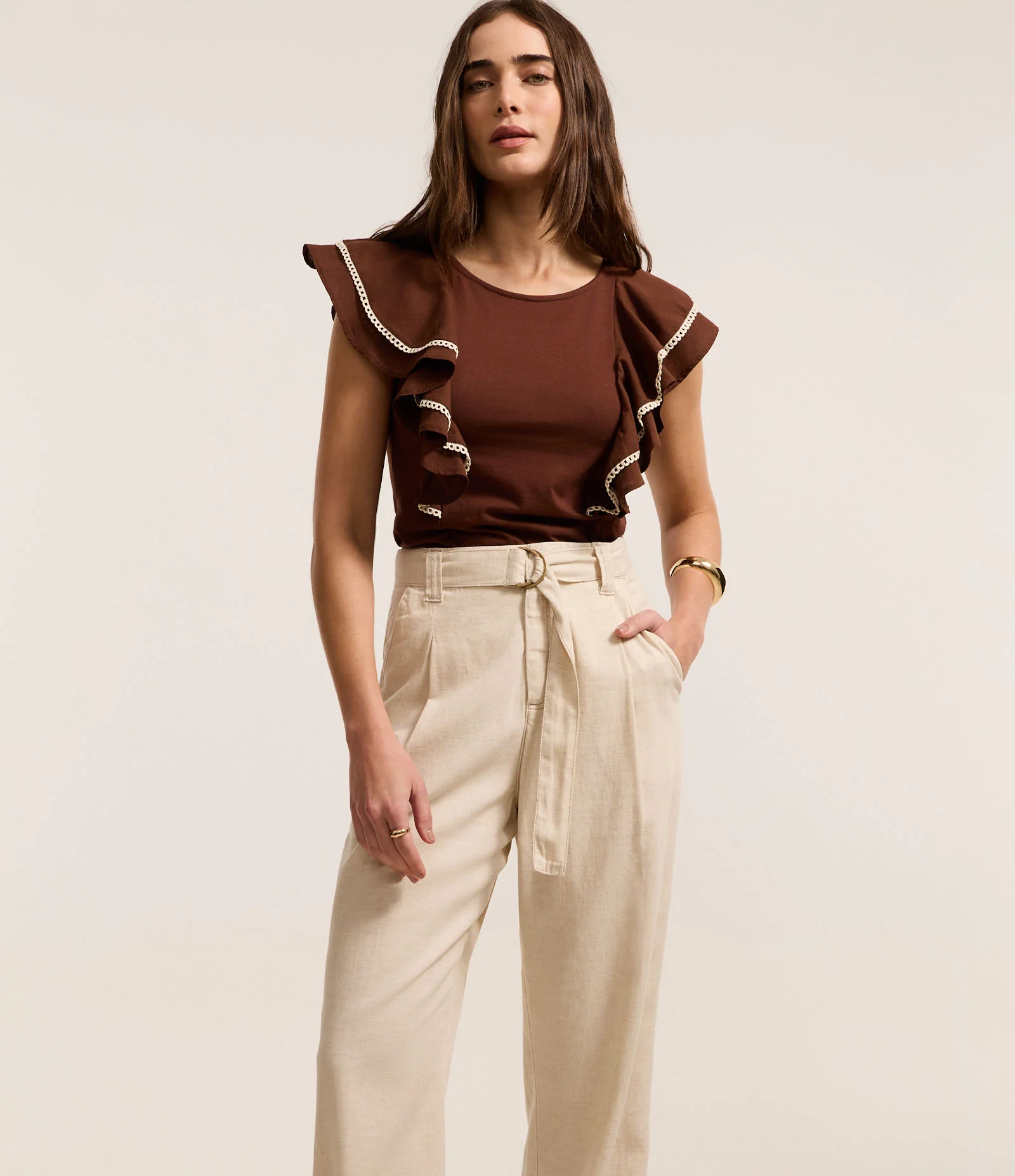 Calça Reta Comfort em Sarja com Cinto Diferenciado e Cintura Alta Bege 2