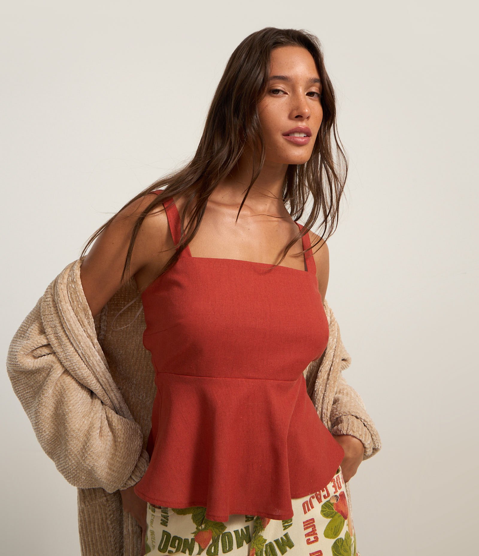 Blusa de Alça em Viscose com Babado e Lastex nas Costas Terracota 1