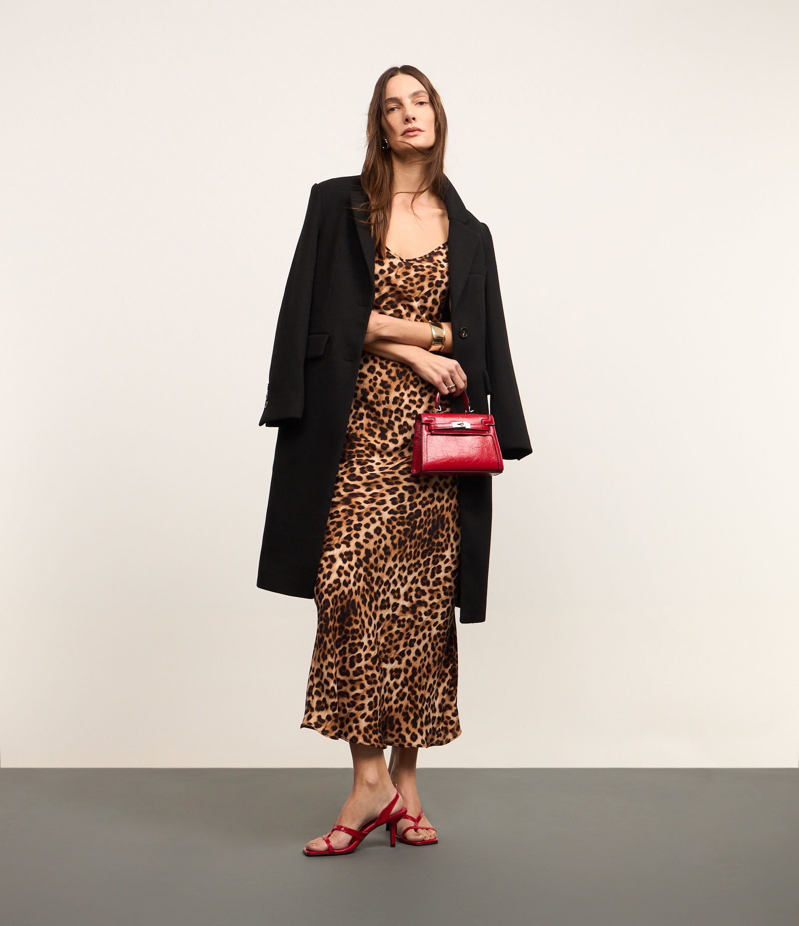 Vestido Evasê Midi Acetinado em Crepe com Estampa Onça Marrom 9