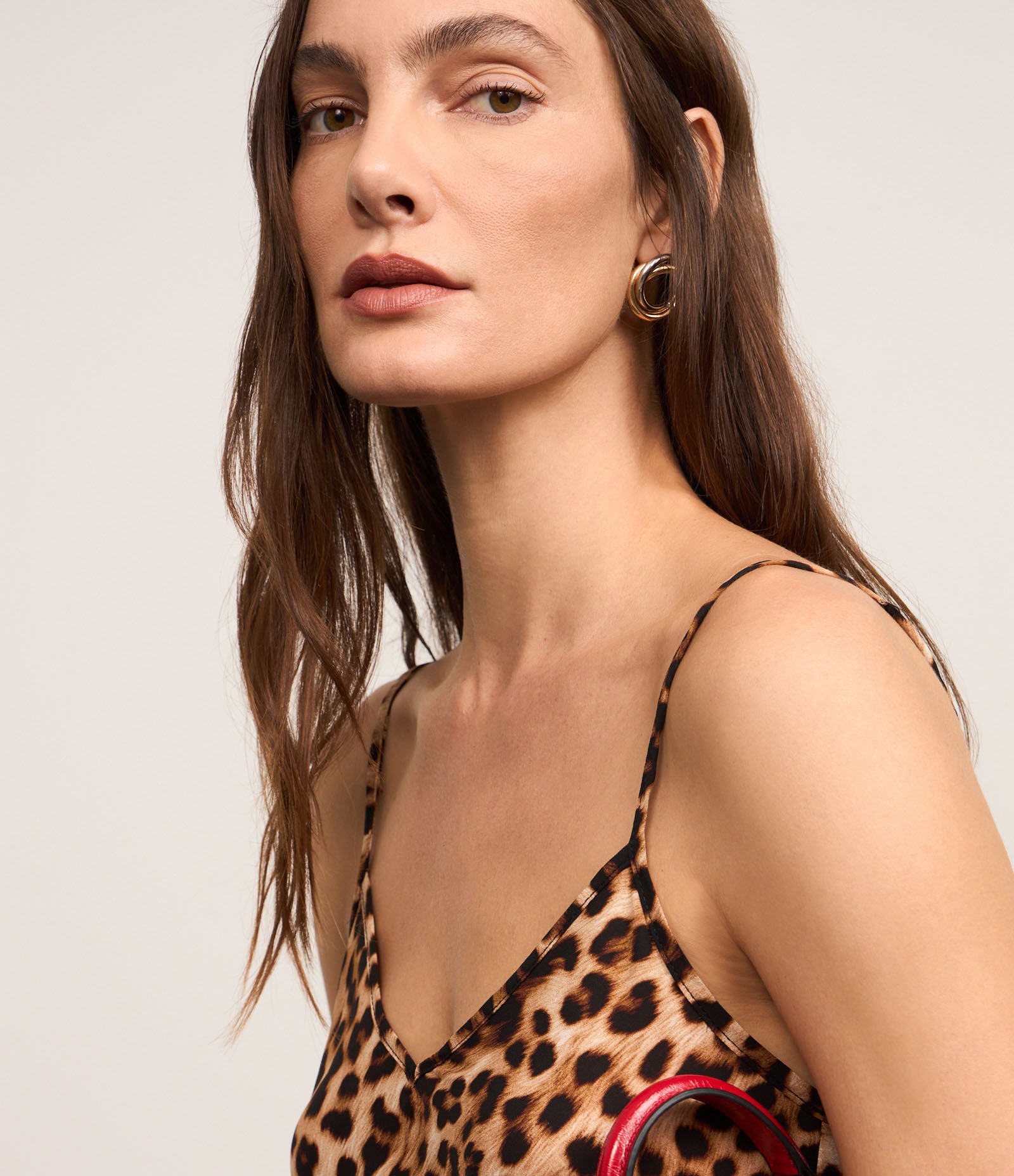 Vestido Evasê Midi Acetinado em Crepe com Estampa Onça Marrom 5