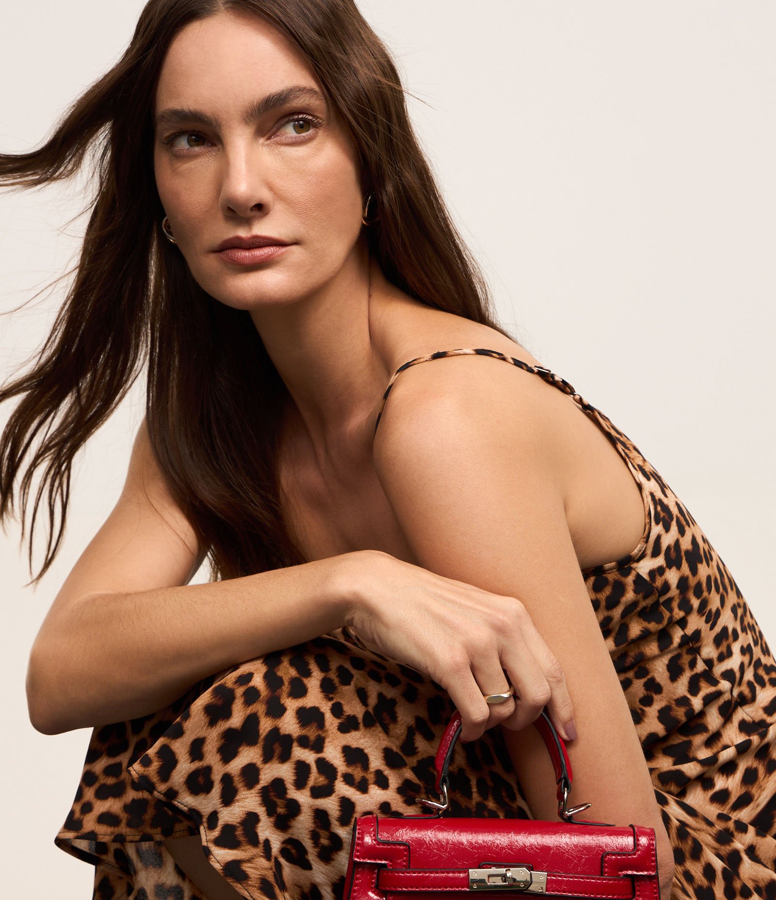 Vestido Evasê Midi Acetinado em Crepe com Estampa Onça Marrom 8