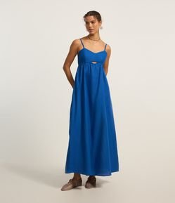 Vestido Longo Evasê com Recorte Vazado no Busto