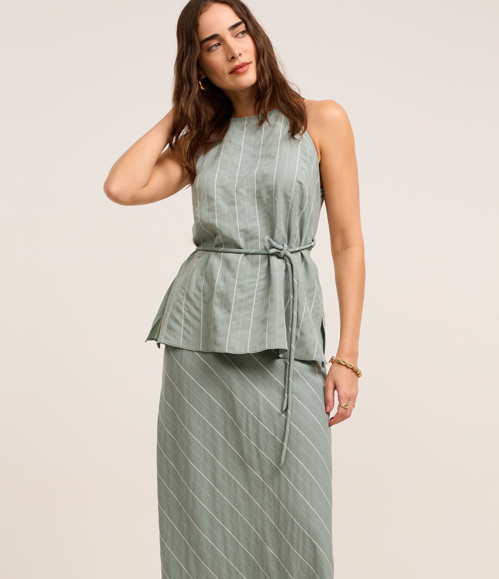 Saia Midi Listrada em Liocel com Linho e Zíper no Cós Verde Acinzentado 2