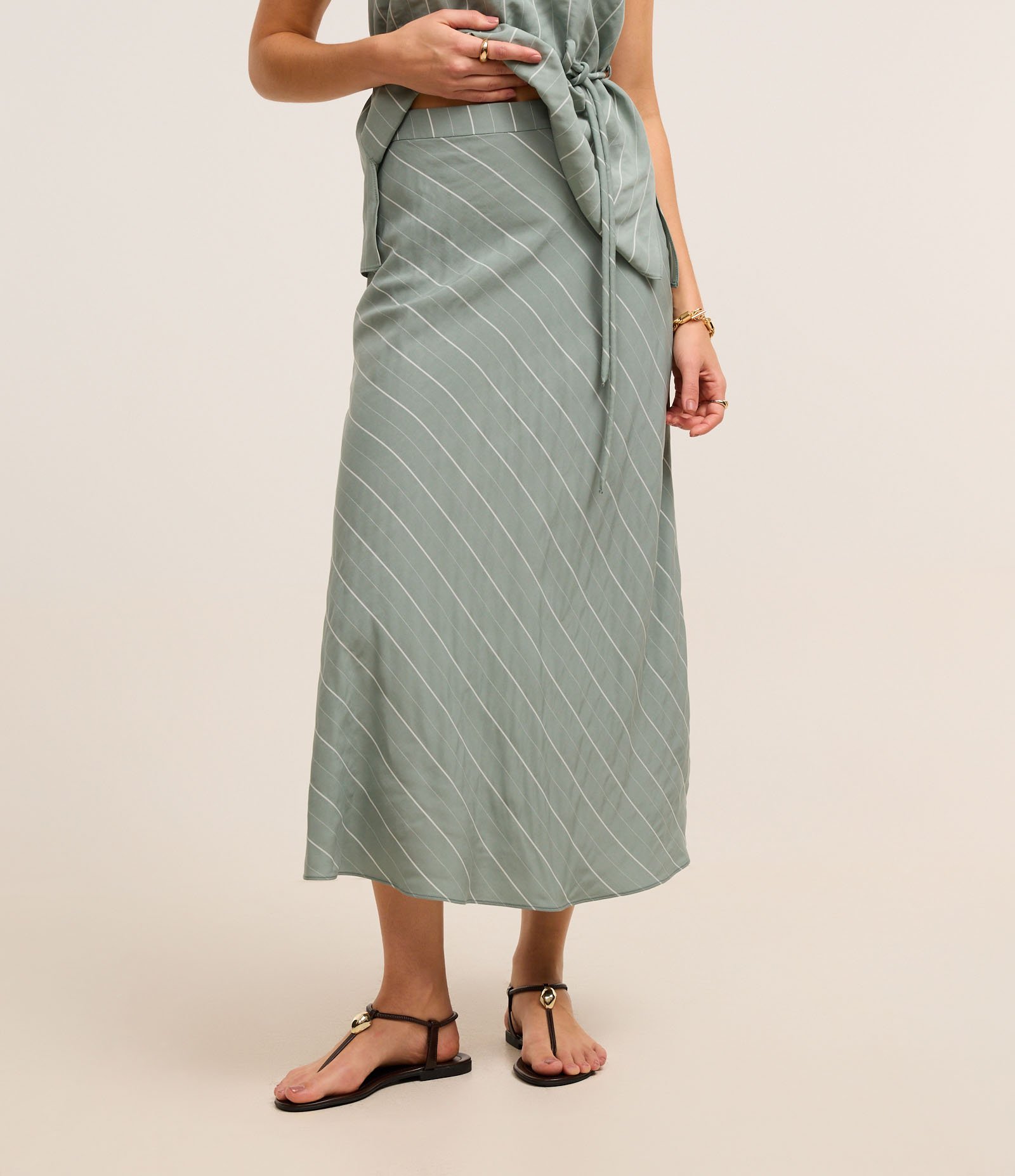 Saia Midi Listrada em Liocel com Linho e Zíper no Cós Verde Acinzentado 3