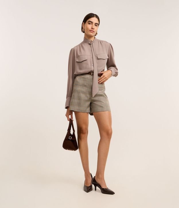 Short Reto Alfaiatado com Estampa Xadrez