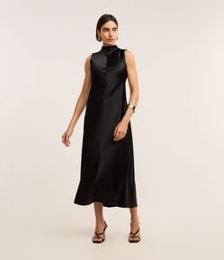 Vestido Evasê Acetinado com Golinha Alta e Recortes