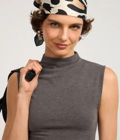 Blusa Texturizada com Golinha Alta