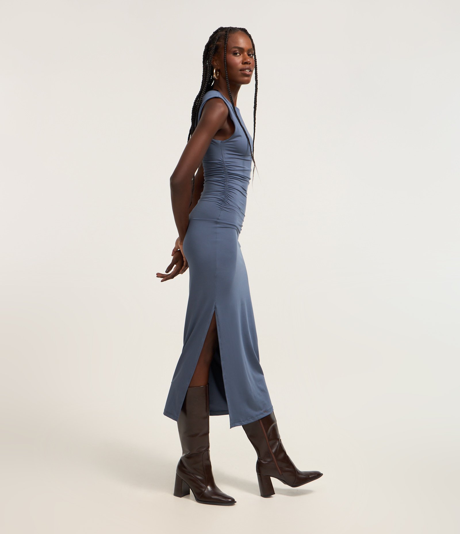 Vestido Midi em Microfibra Ombro com Caimento e Franzidos Azul 1