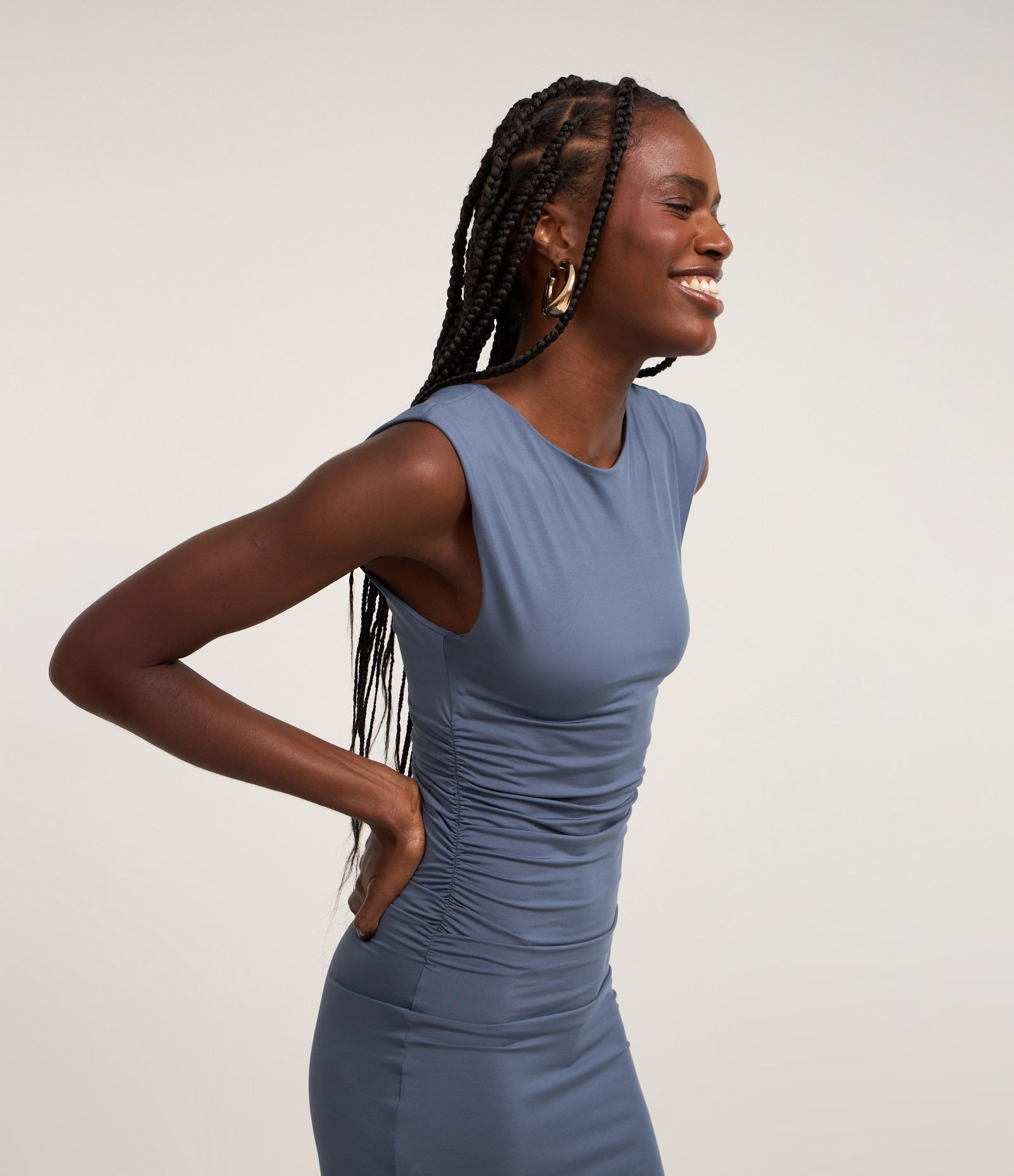 Vestido Midi em Microfibra Ombro com Caimento e Franzidos Azul 2