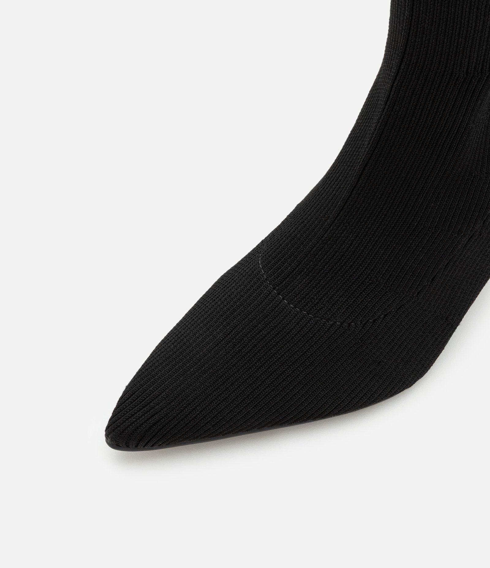Bota Knit em Tecido Canelado com Bico Fino e Salto Bloco Preto 6