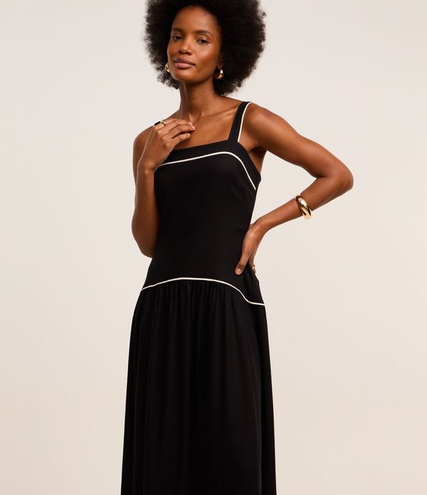 Vestido em Viscolinho com Decote Quadrado e Vieses Contrastantes