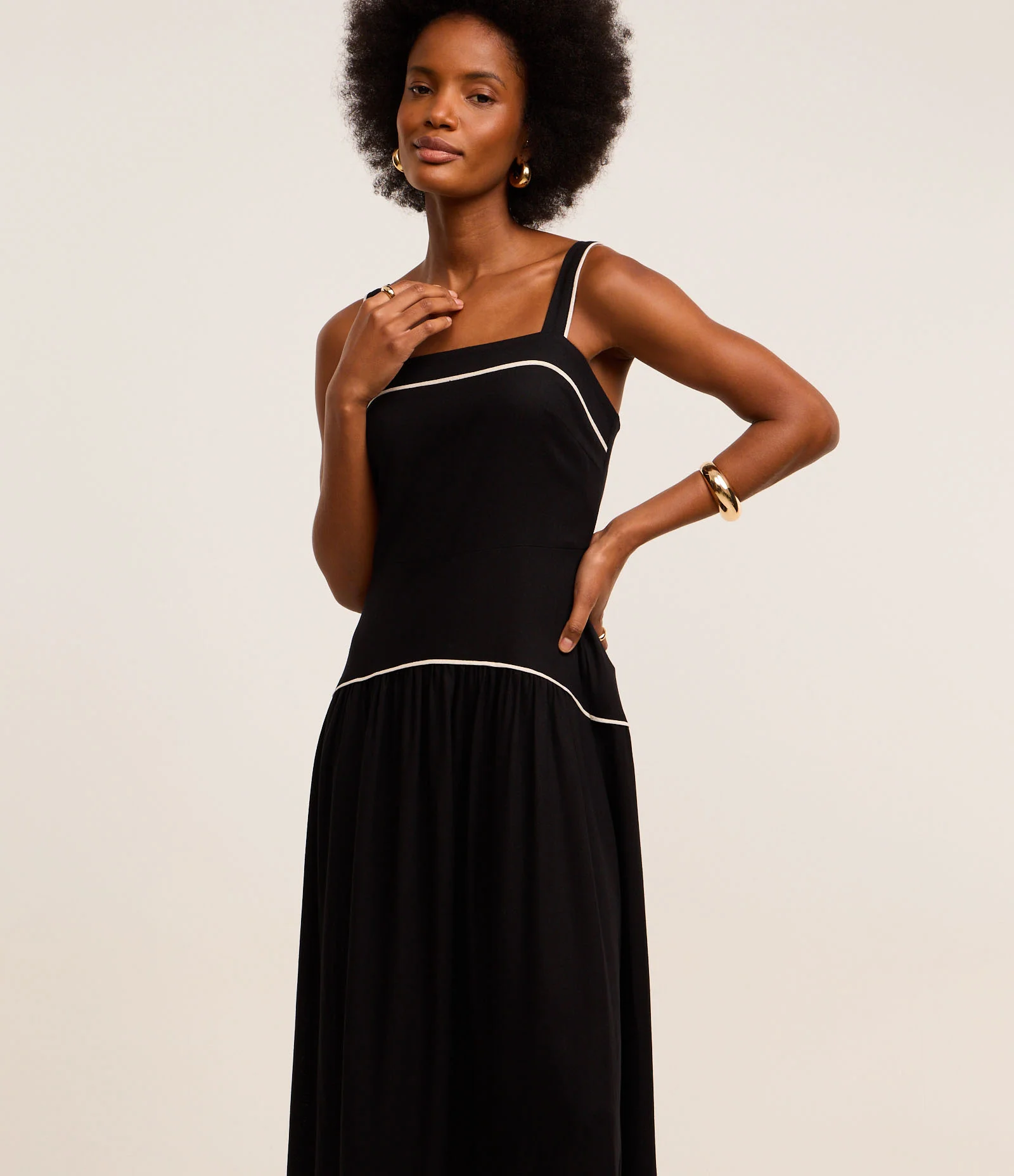 Vestido em Viscolinho com Decote Quadrado e Vieses Contrastantes Preto 1