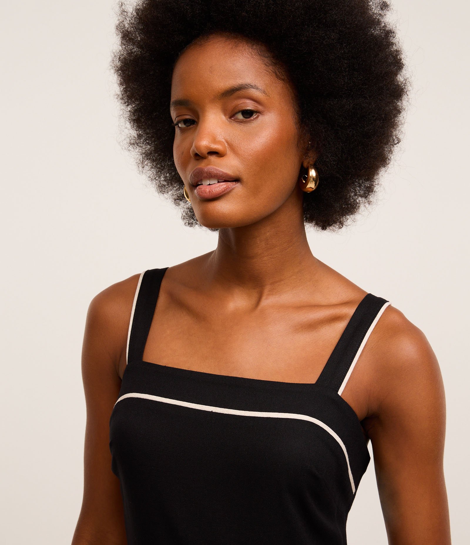 Vestido em Viscolinho com Decote Quadrado e Vieses Contrastantes Preto 3