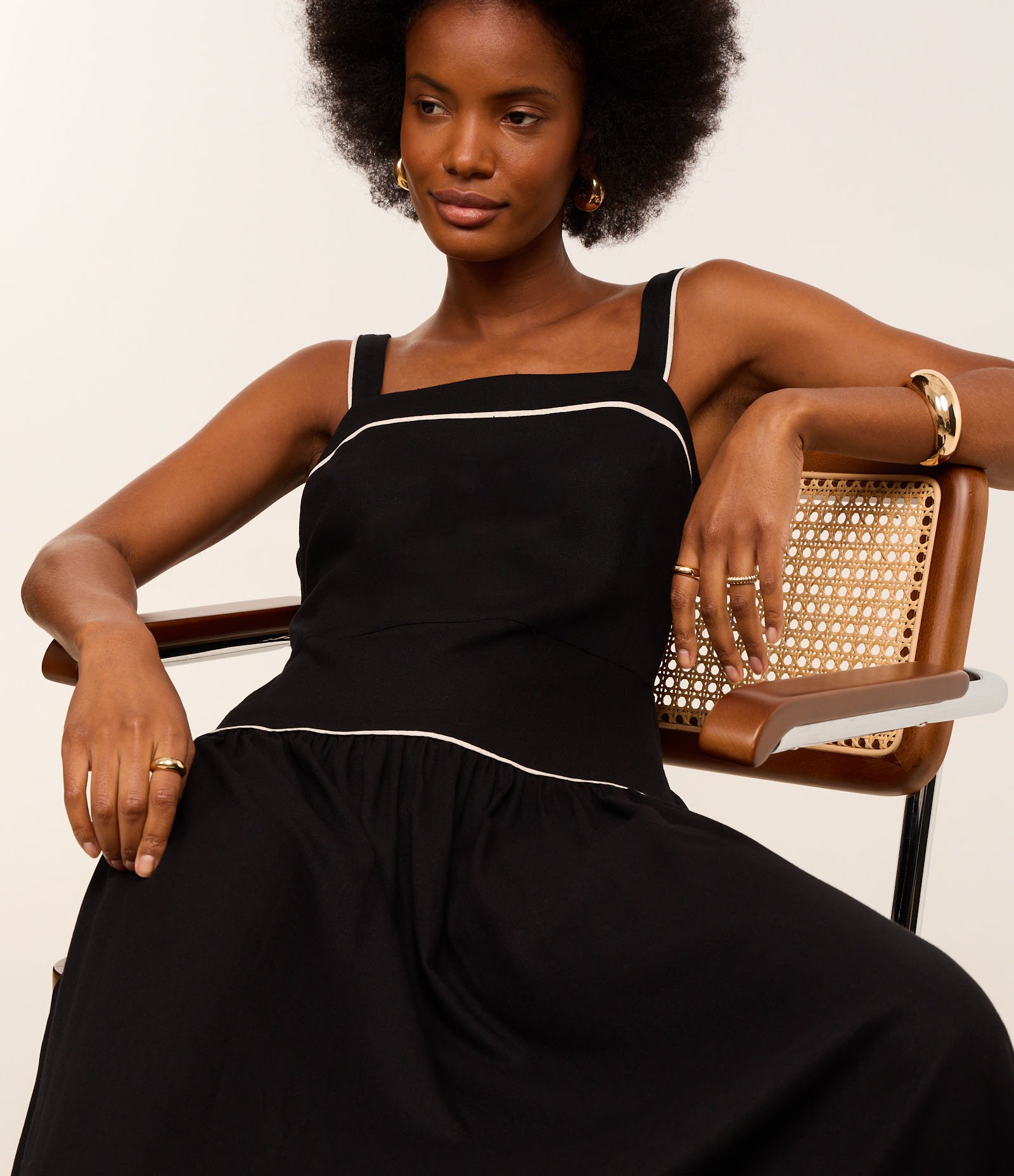 Vestido em Viscolinho com Decote Quadrado e Vieses Contrastantes Preto 5