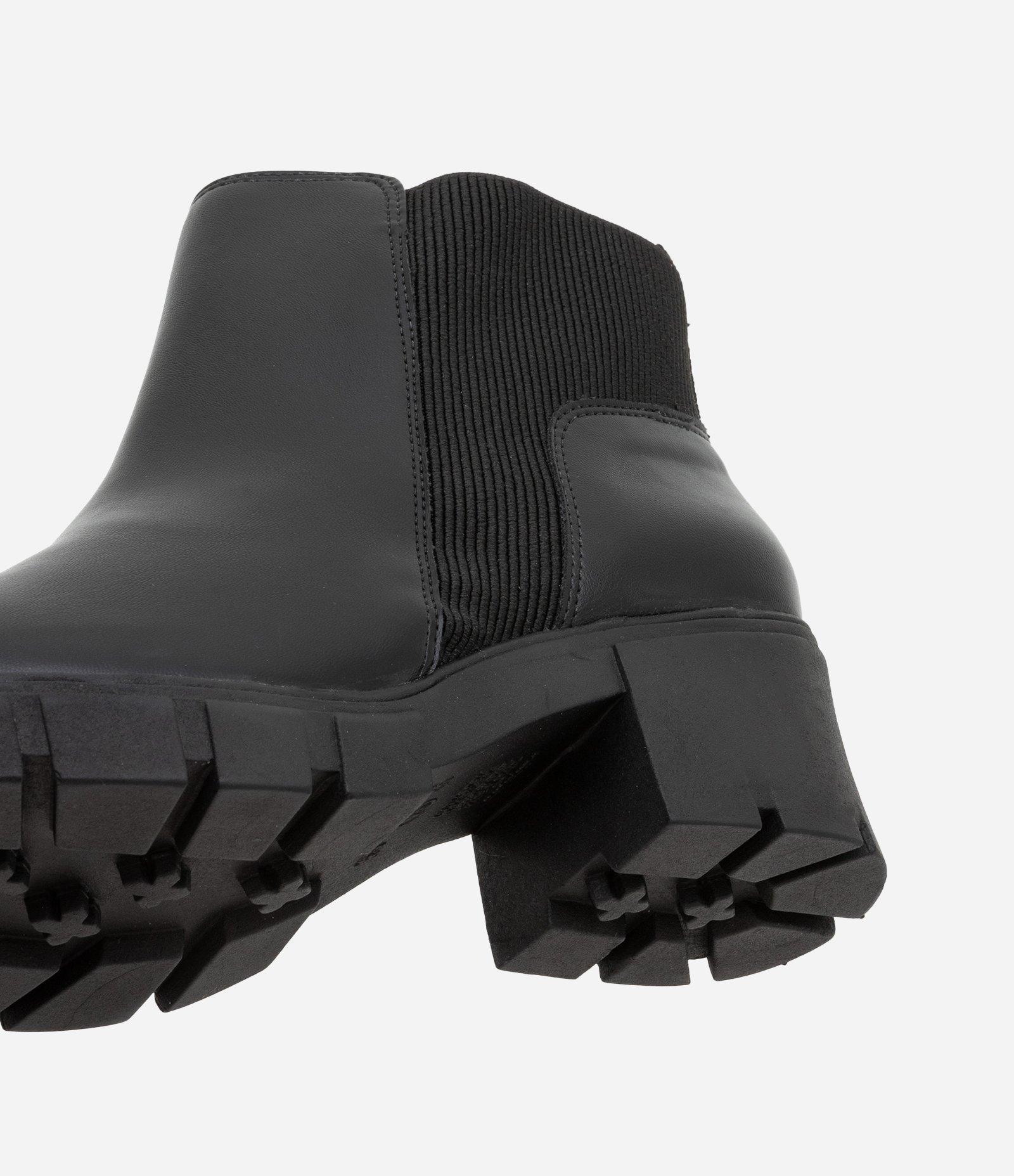 Bota Chelsea em PU com Sola Tratorada e Detalhe Canelado Preto 4