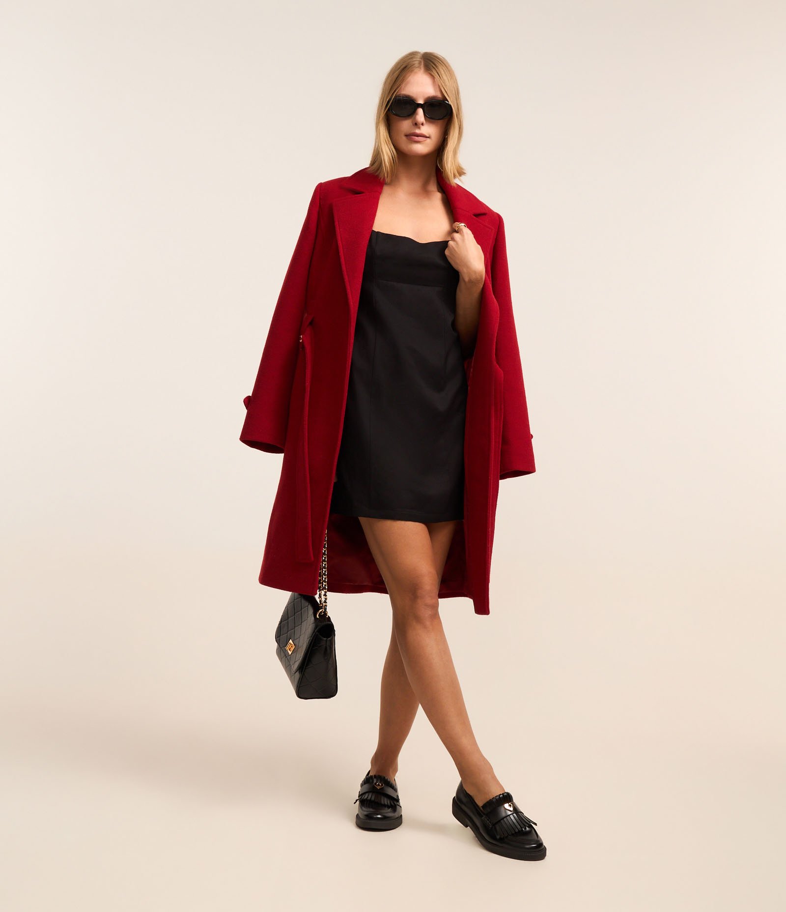 Vestido Curto em Crepe com Decote Quadrado e Amarração Preto 2