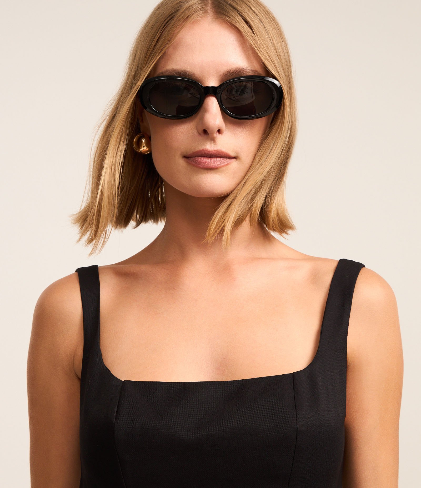 Vestido Curto em Crepe com Decote Quadrado e Amarração Preto 6