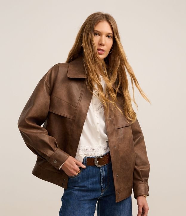 Jaqueta Oversized em PU com Efeito Manchado e Bolsos Frontais