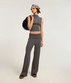Calça Reta em Ana Ruga Texturizada e Pala Virada