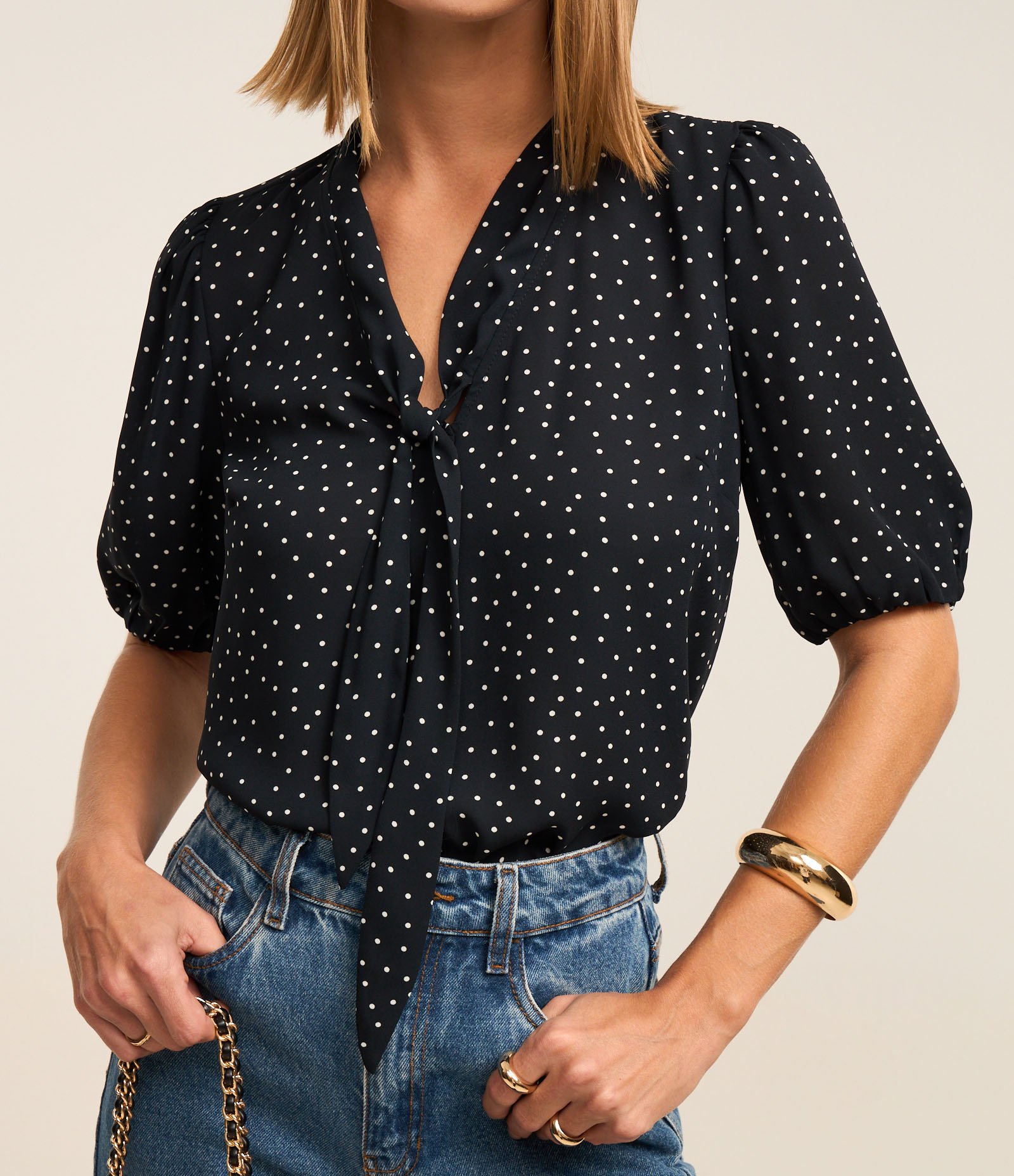 Blusa em Chiffon com Gola Laço e Estampa Poá Azul 4