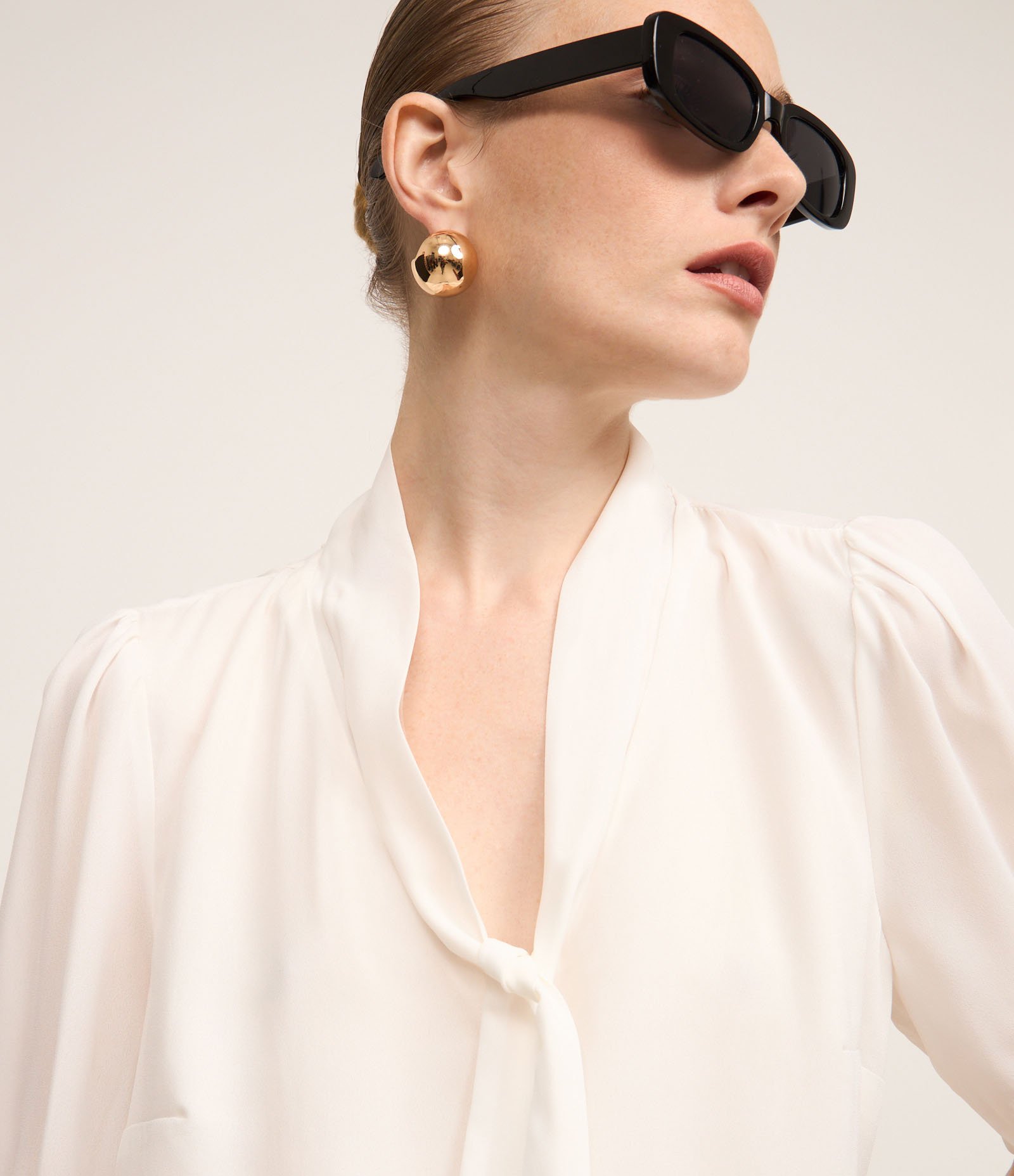 Blusa em Chiffon com Gola Laço e Manga Bufante Branco 3