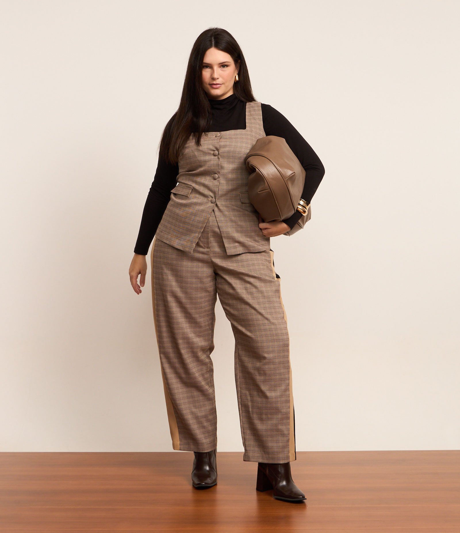 Colete Alongado em Alfaiataria Xadrez Curve & Plus Size Marrom 2