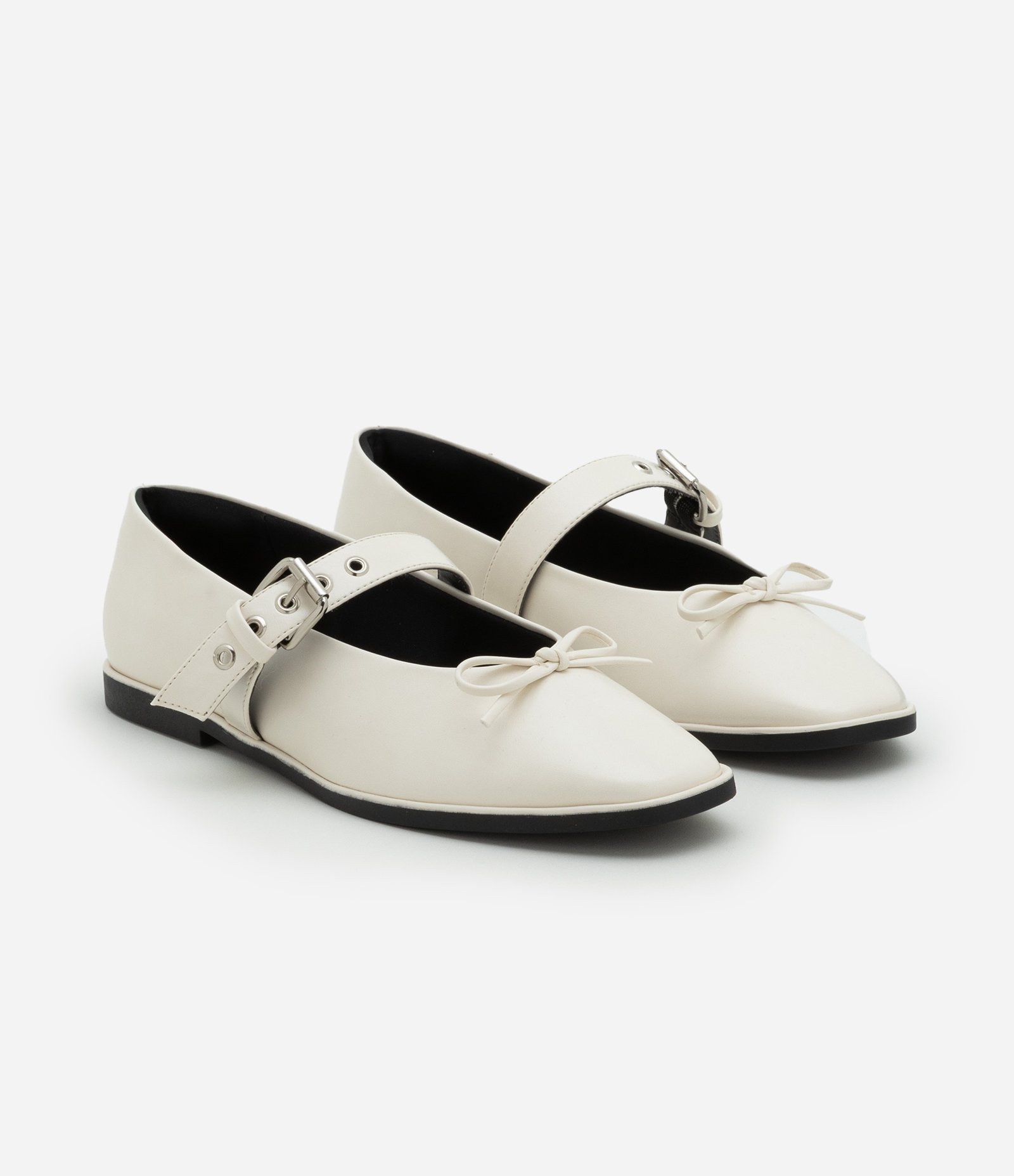 Sapatilha Forrada e Tira com Ilhós e Laço Frontal Off White 4