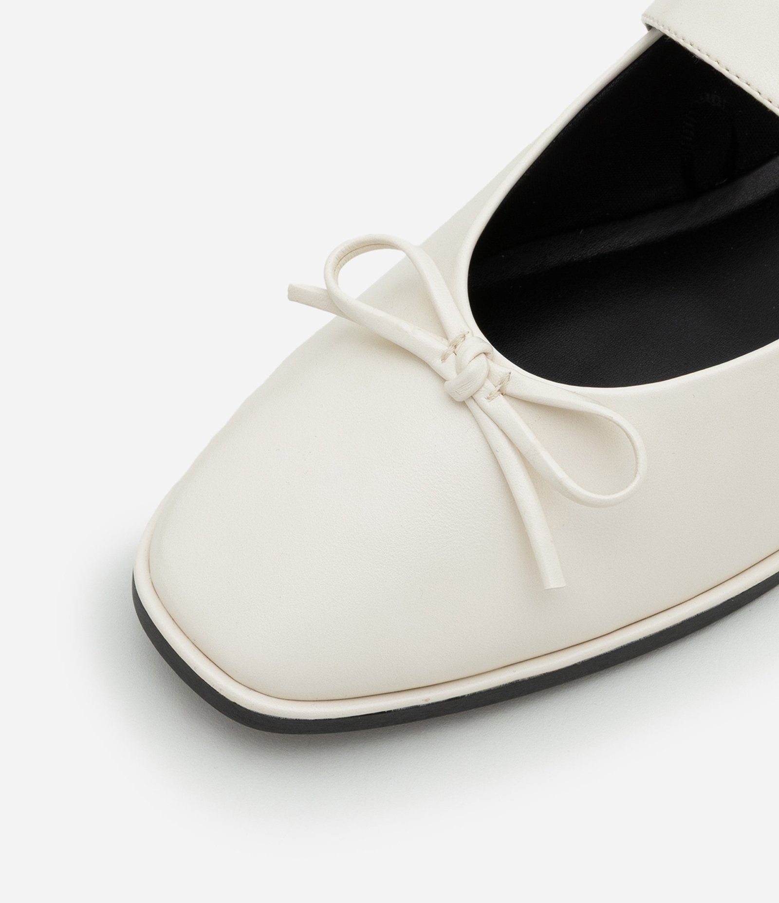 Sapatilha Forrada e Tira com Ilhós e Laço Frontal Off White 7